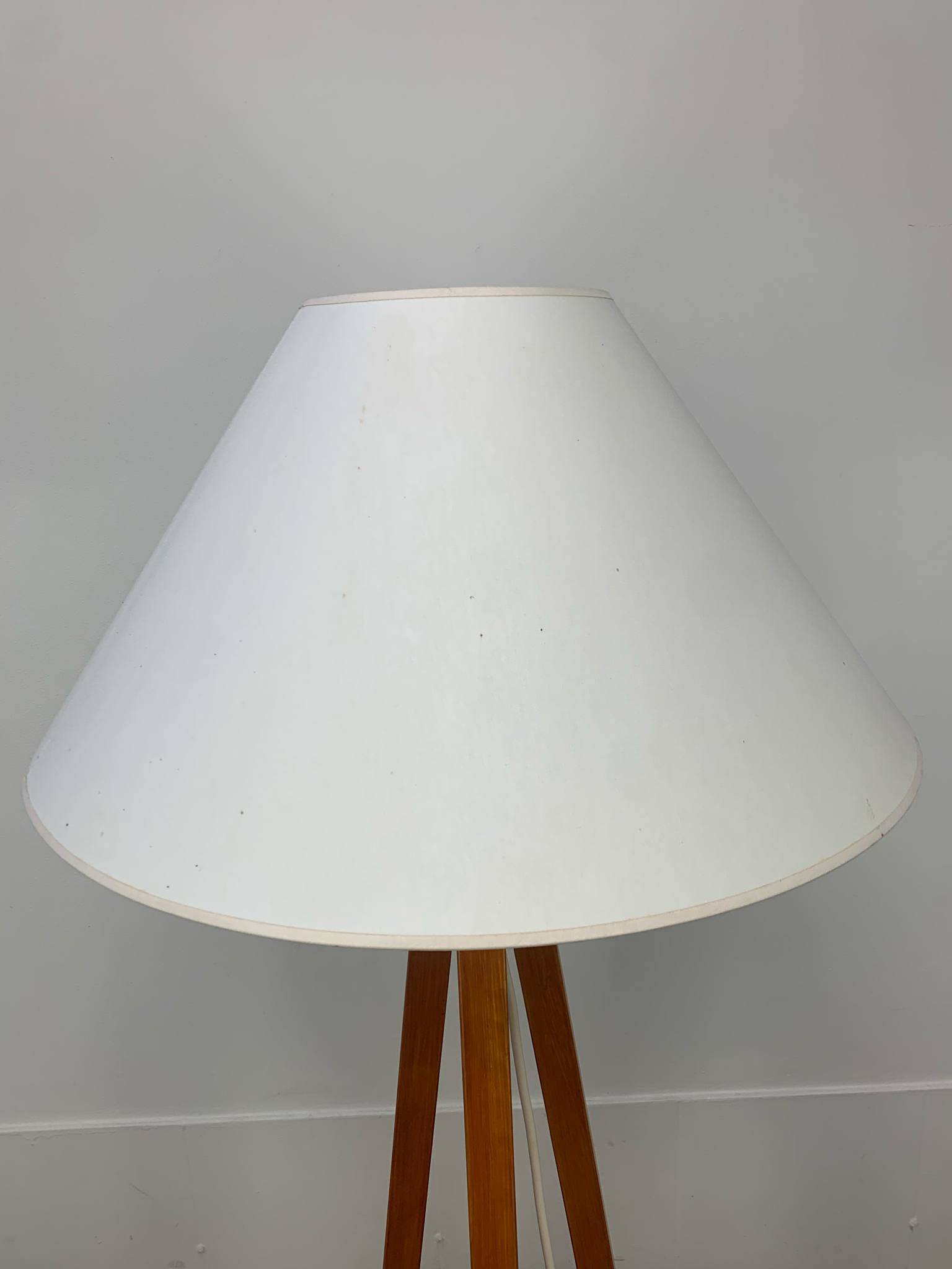 Lampadaire tripode bois, années 80