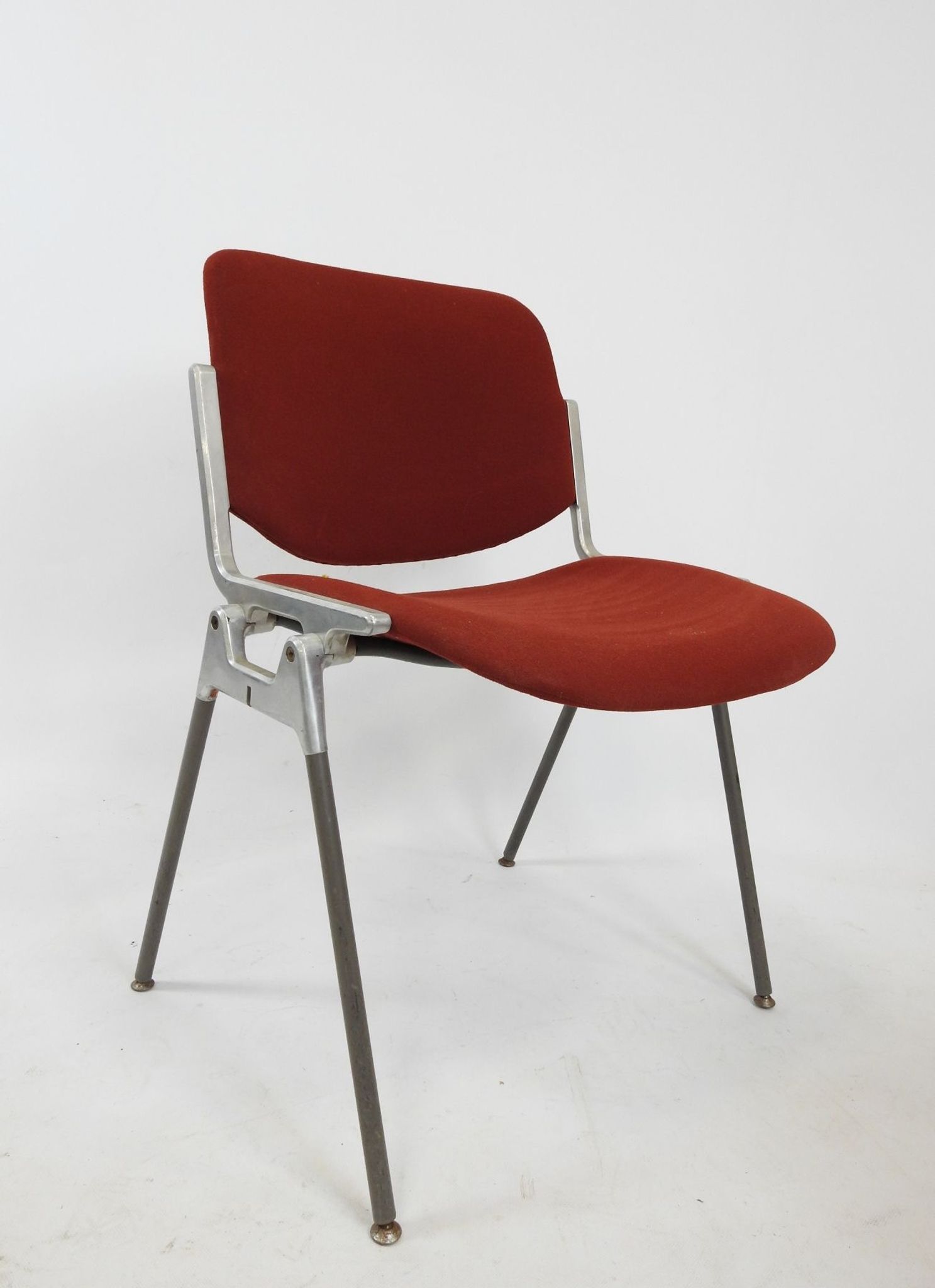 Suite of 5 chairs DSC 106 by GIancardo Piretti published by Castelli in the 70