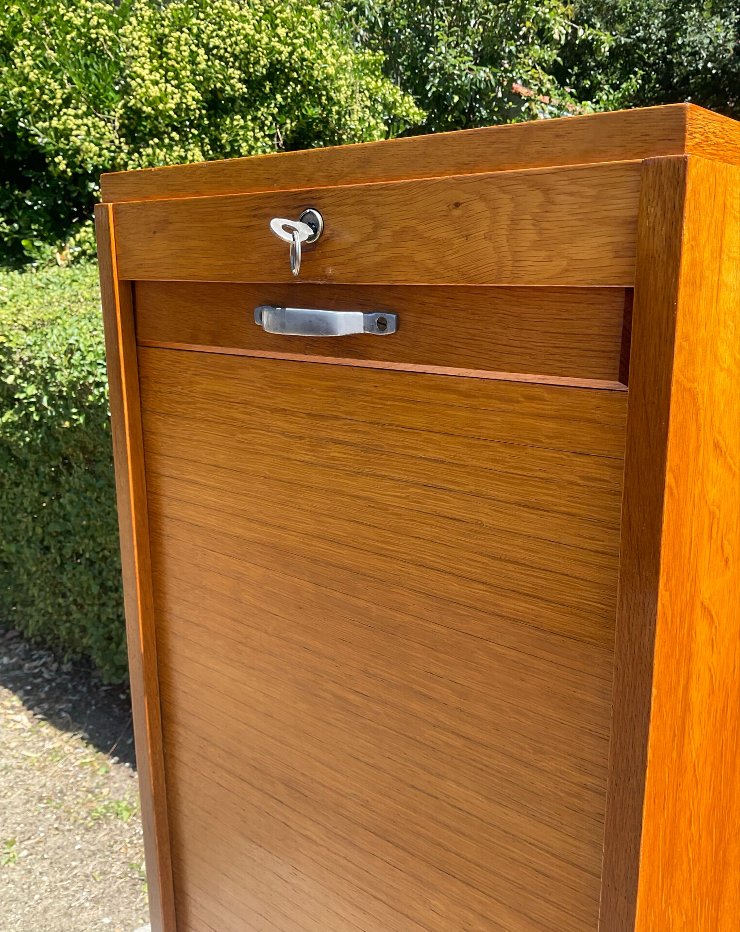 Meuble à rideau vintage en bois années 60-70