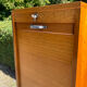 Meuble à rideau vintage en bois années 60-70