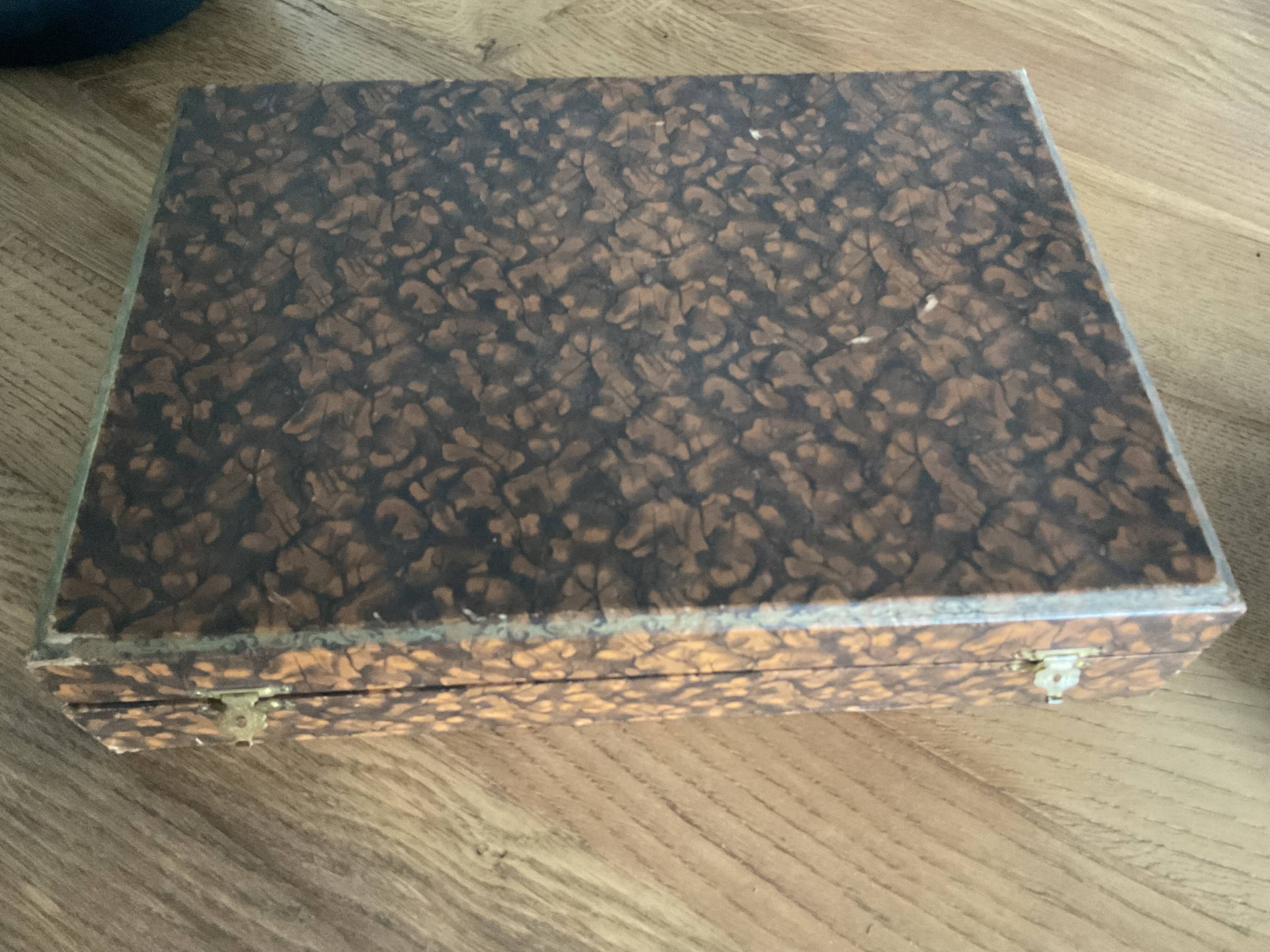 Dessert/cheese cutlery set 17cm Bakelite or horn handles?