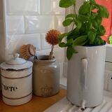 Old enema pot in enamelled sheet metal - Wall fountain Broc Graduated pot white enamel 50s