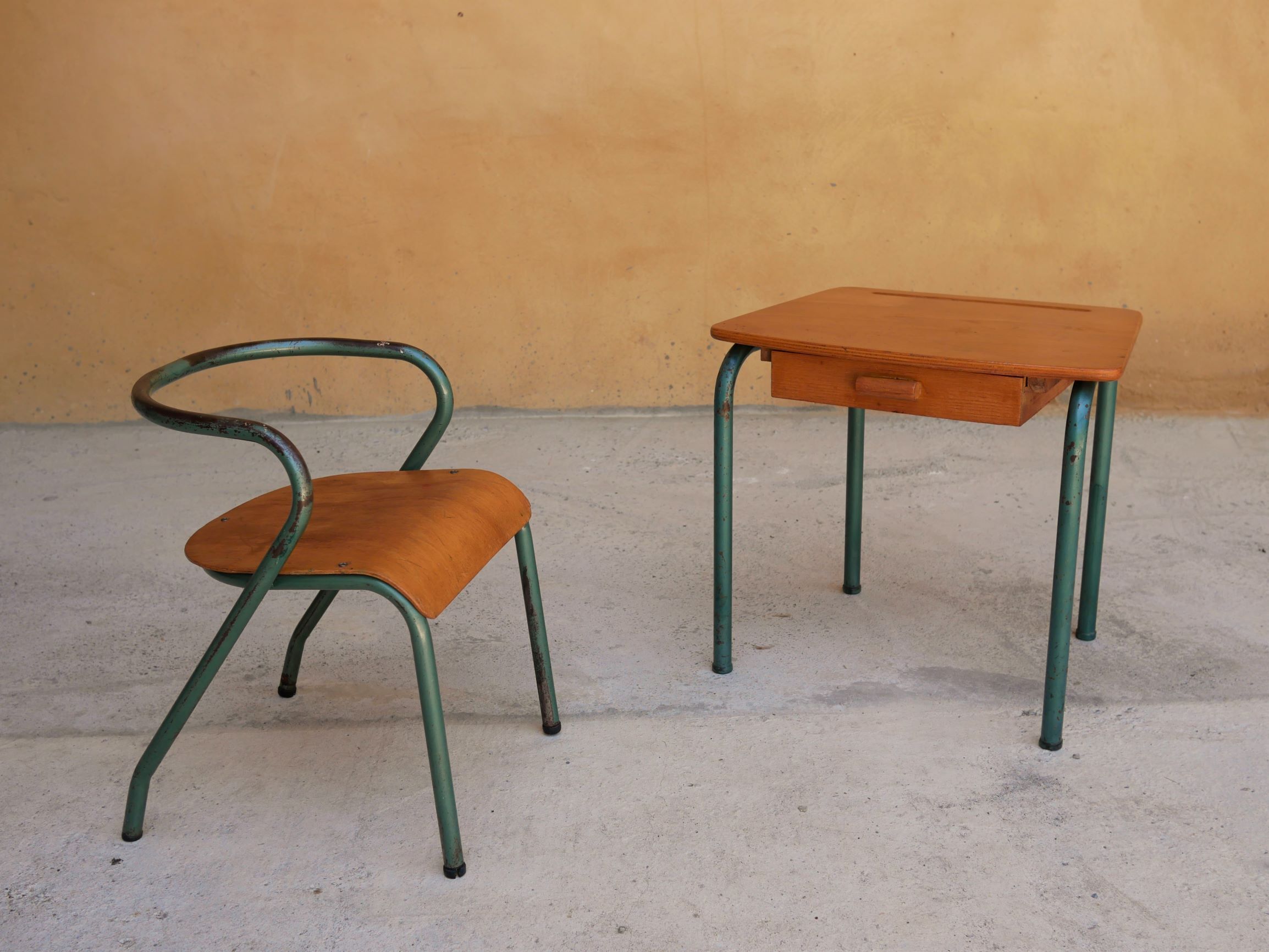 Desk and children's chair by Jacques Hitier for Mullca editions