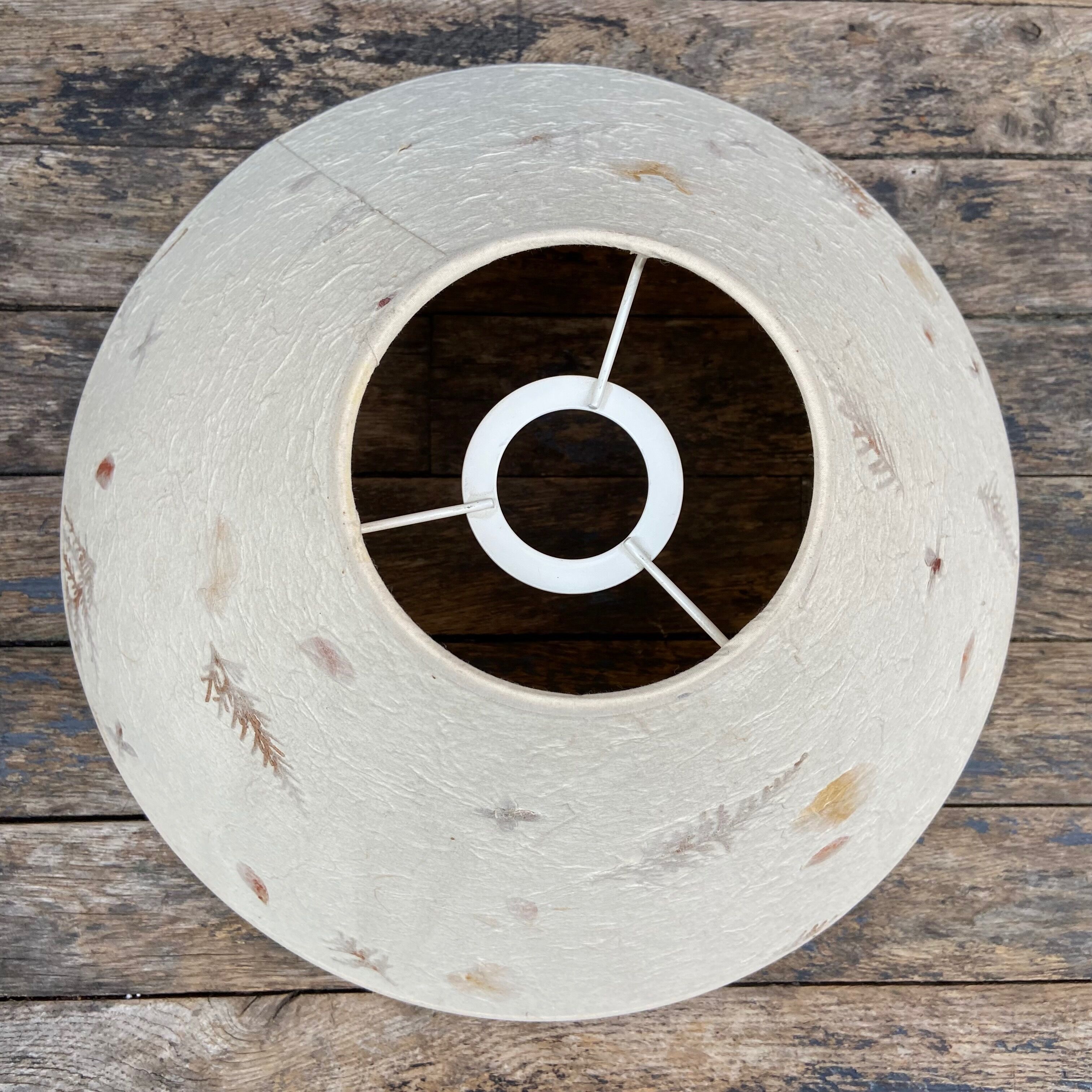 Suspension dried flowers, handmade paper