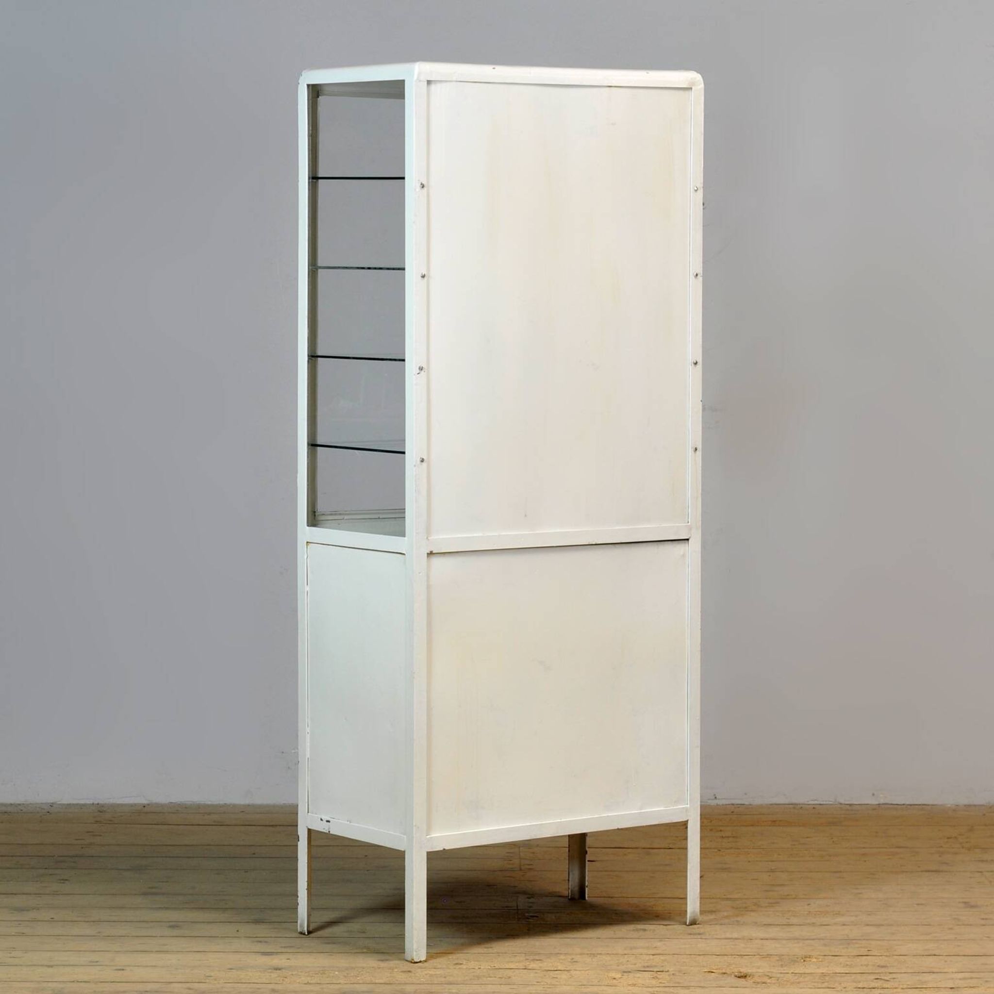 Armoire à pharmacie en fer, années 1950