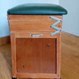 Fishing stool chest in wood and green skaï