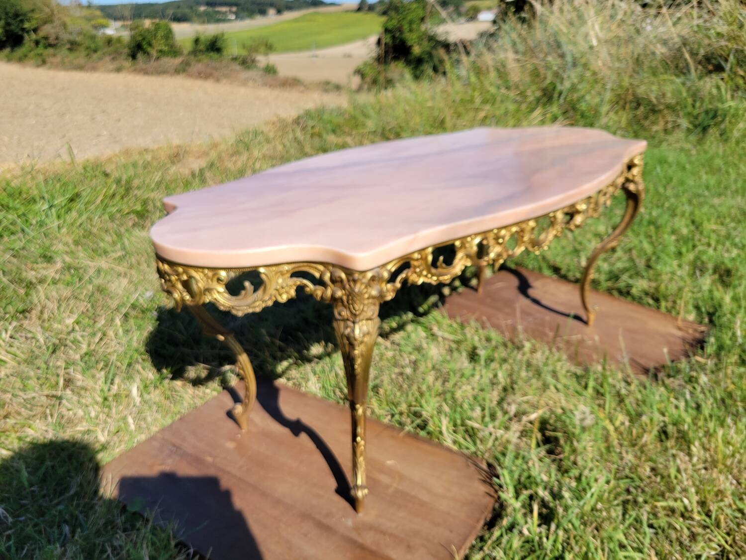 Louis XV coffee table in pink marble