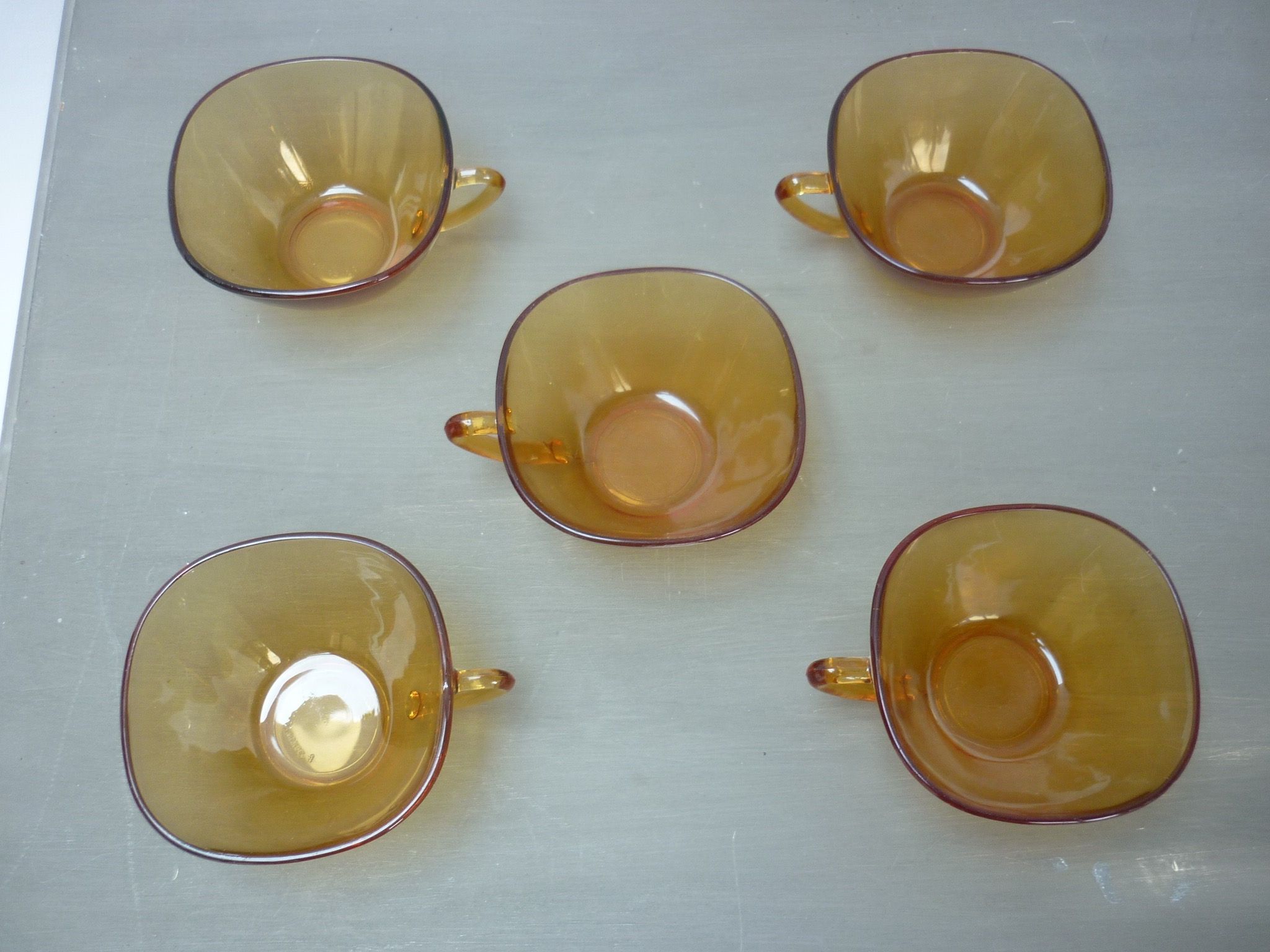 Tasses en verre orange vintage