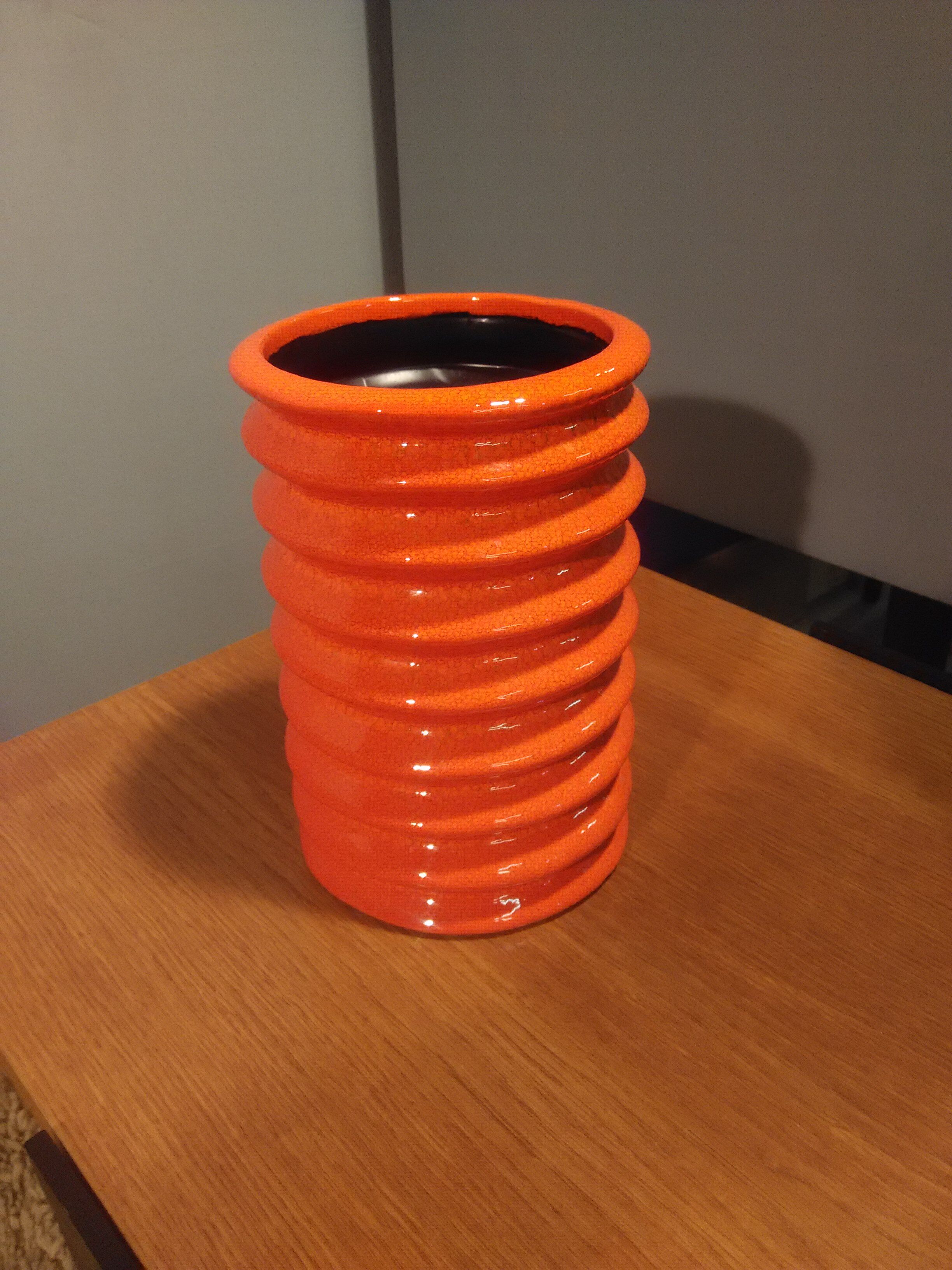 Vase ceramique vers 1970 .