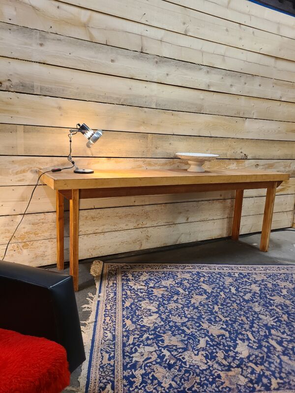 Etabli, mange debout, console