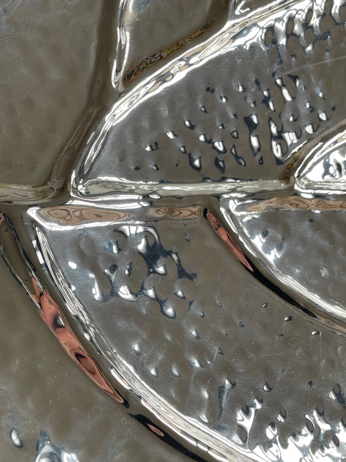 Large leaf-shaped centerpiece tray