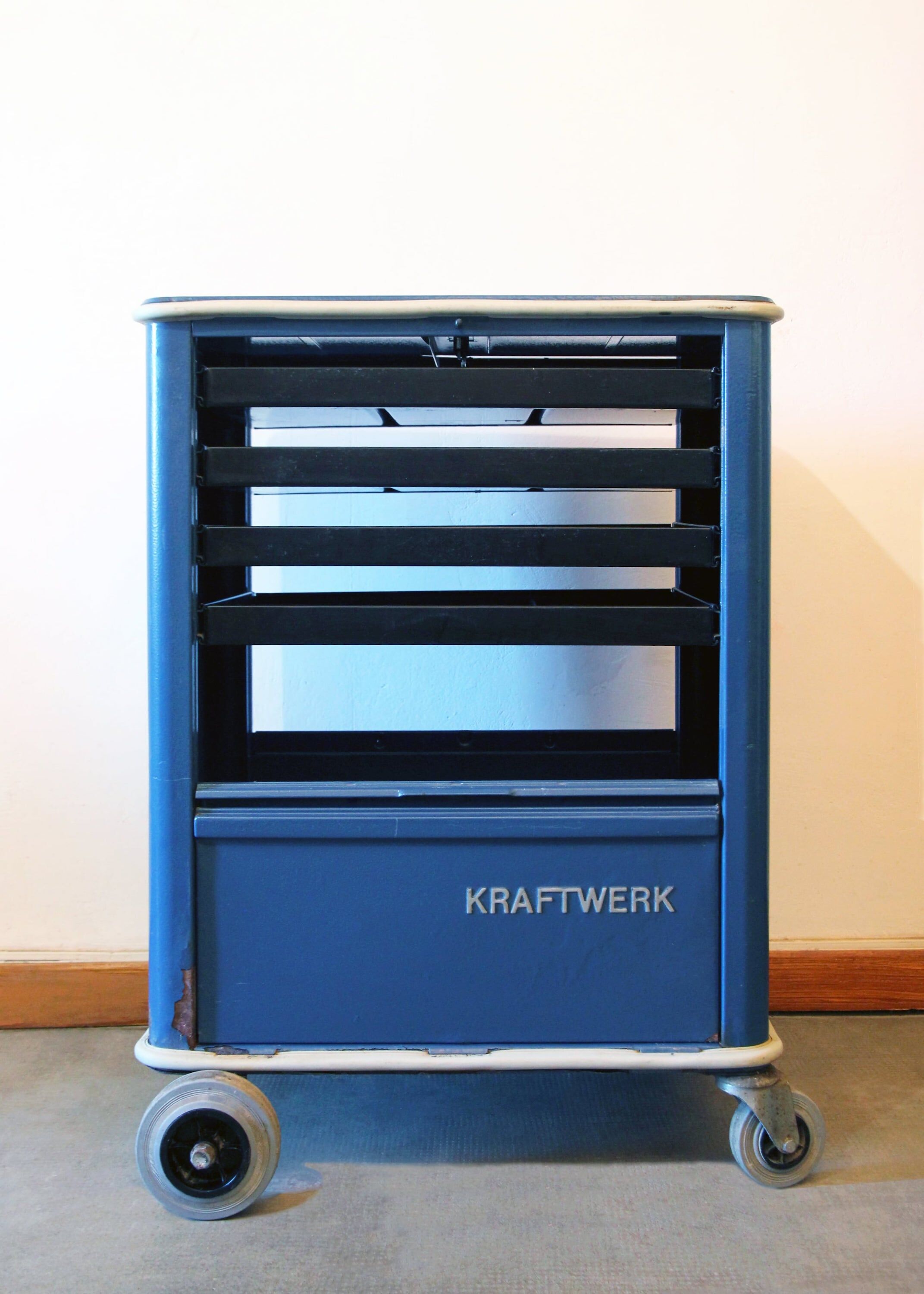 Servant / Industrial workshop bar