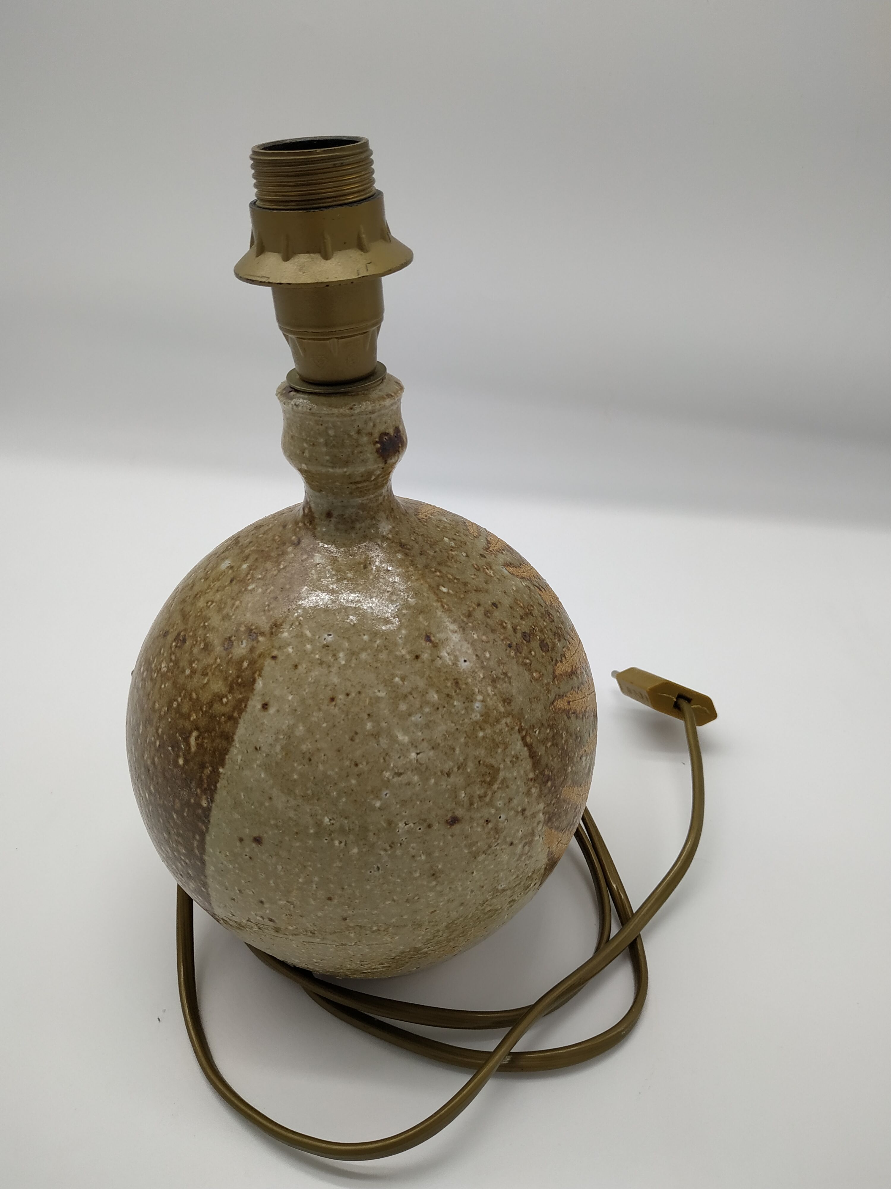 Pied de lampe à la fougère en grès pyrité d'Alain Blanchard