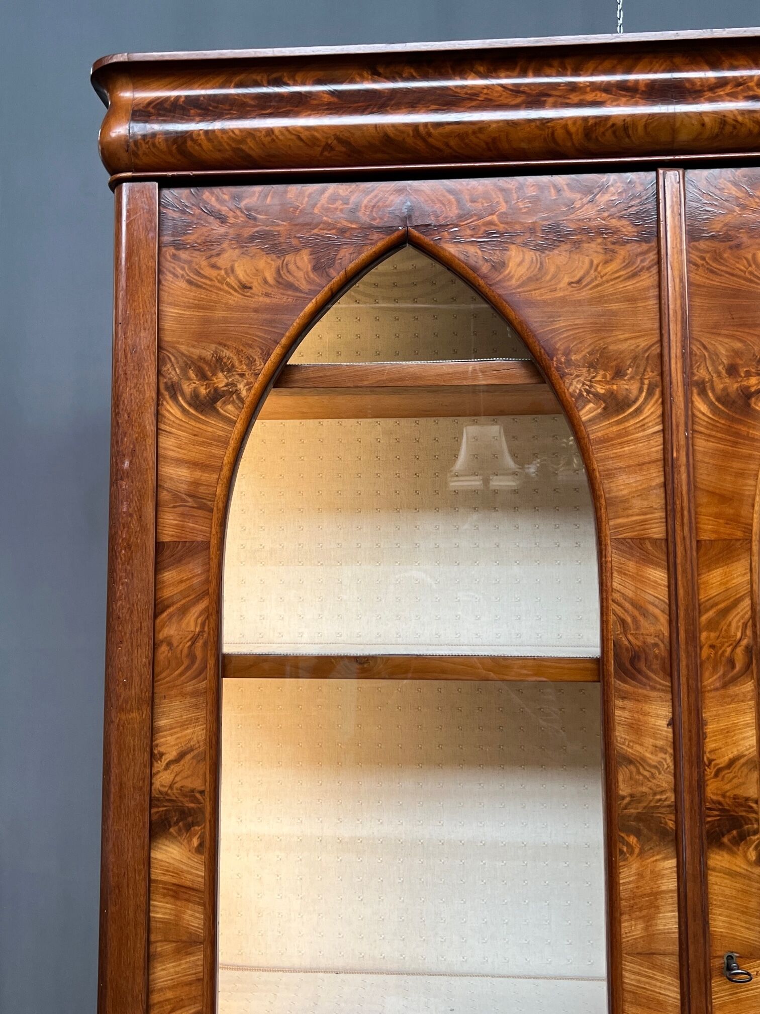 Vitrine de style empire