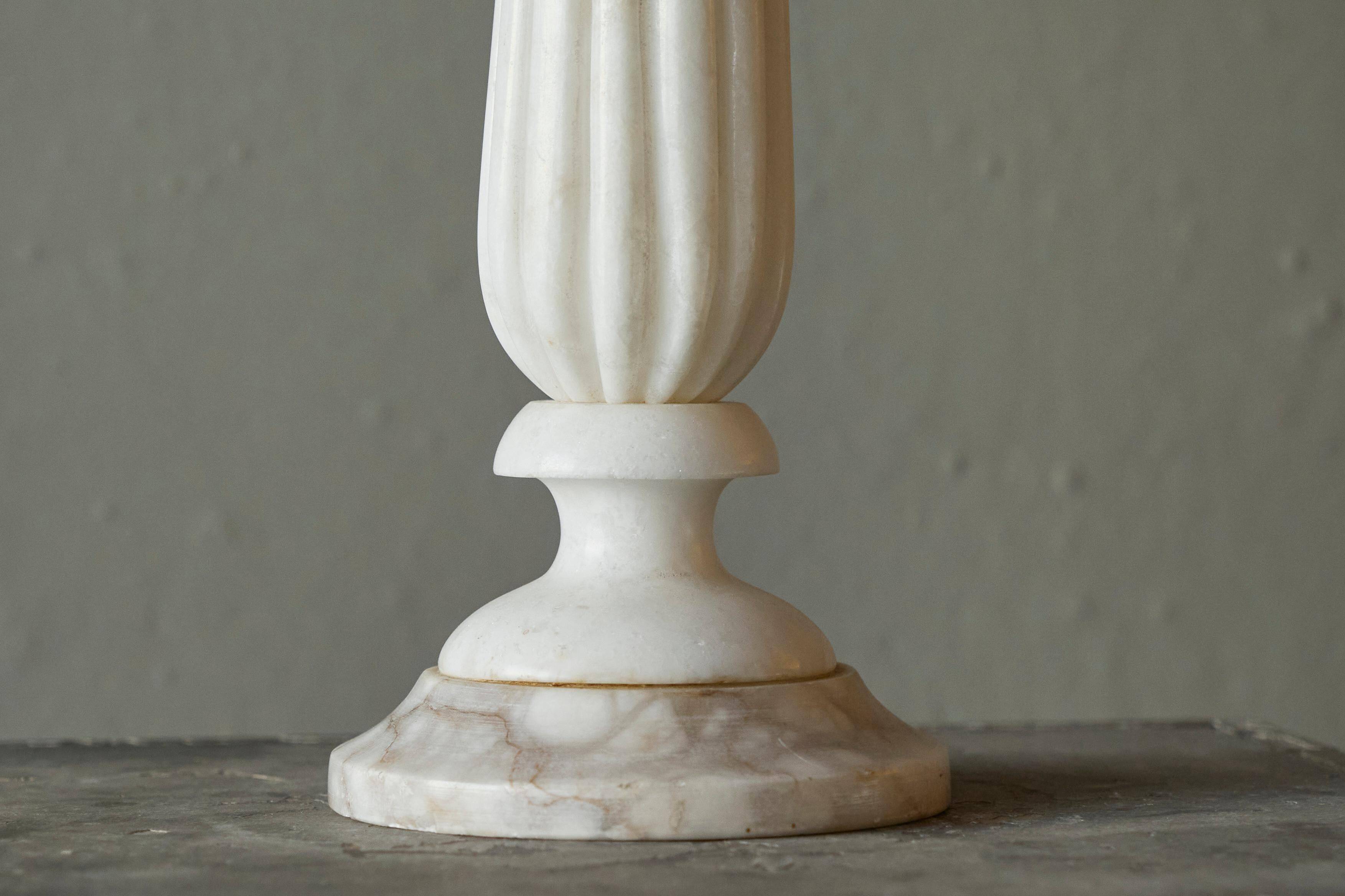 Table lamp in carved alabaster, Italy 1950s
