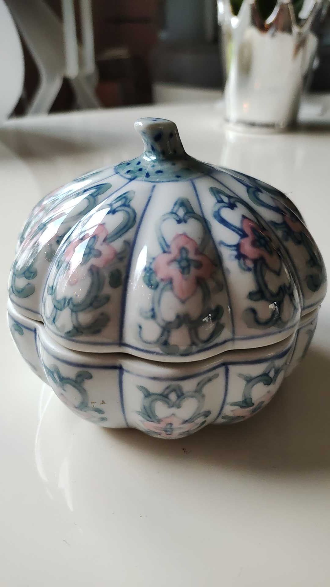 Vintage sweetener Asian, Chinese, floral & arabesque motifs