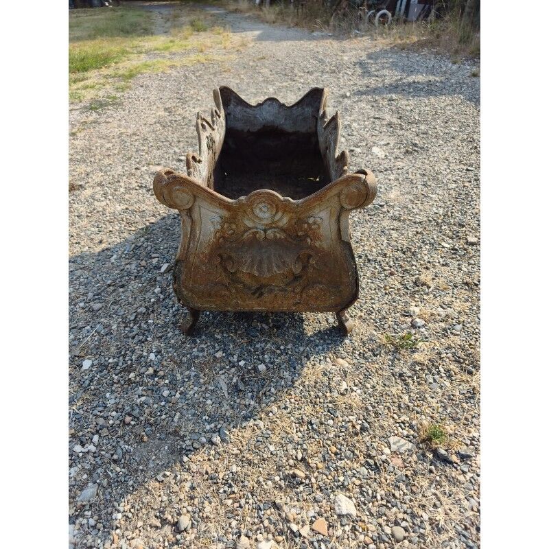 Large cast iron planter from 1900 in Rococo style: Charleville - Mézières
