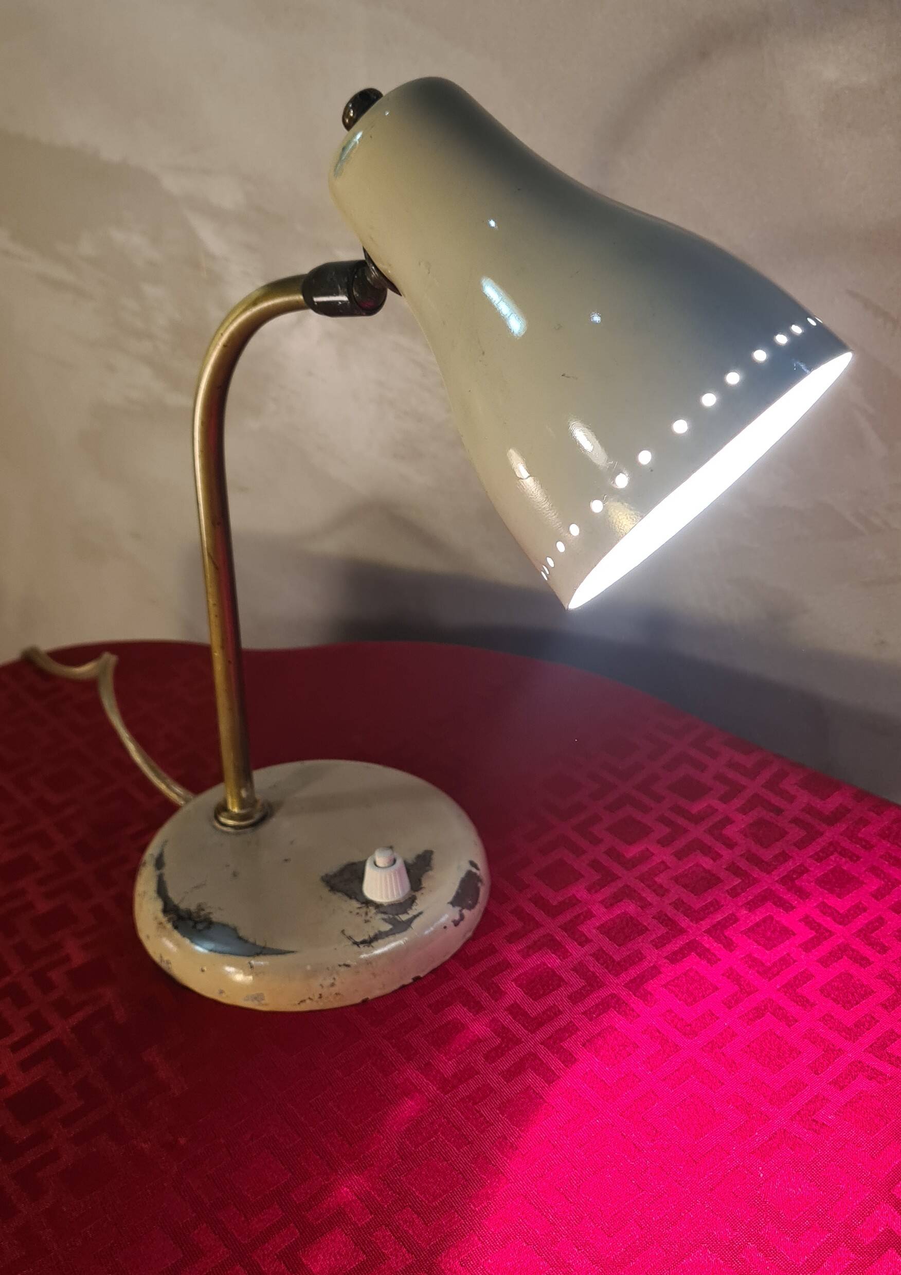 desk lamp 1950 to 60 pretty little model, with its traces of wear please