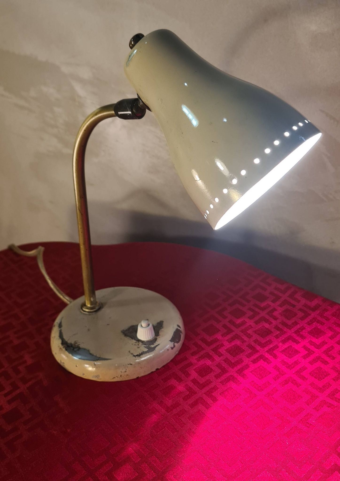 desk lamp 1950 to 60 pretty little model, with its traces of wear please