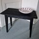 Table basse en bois brûlé