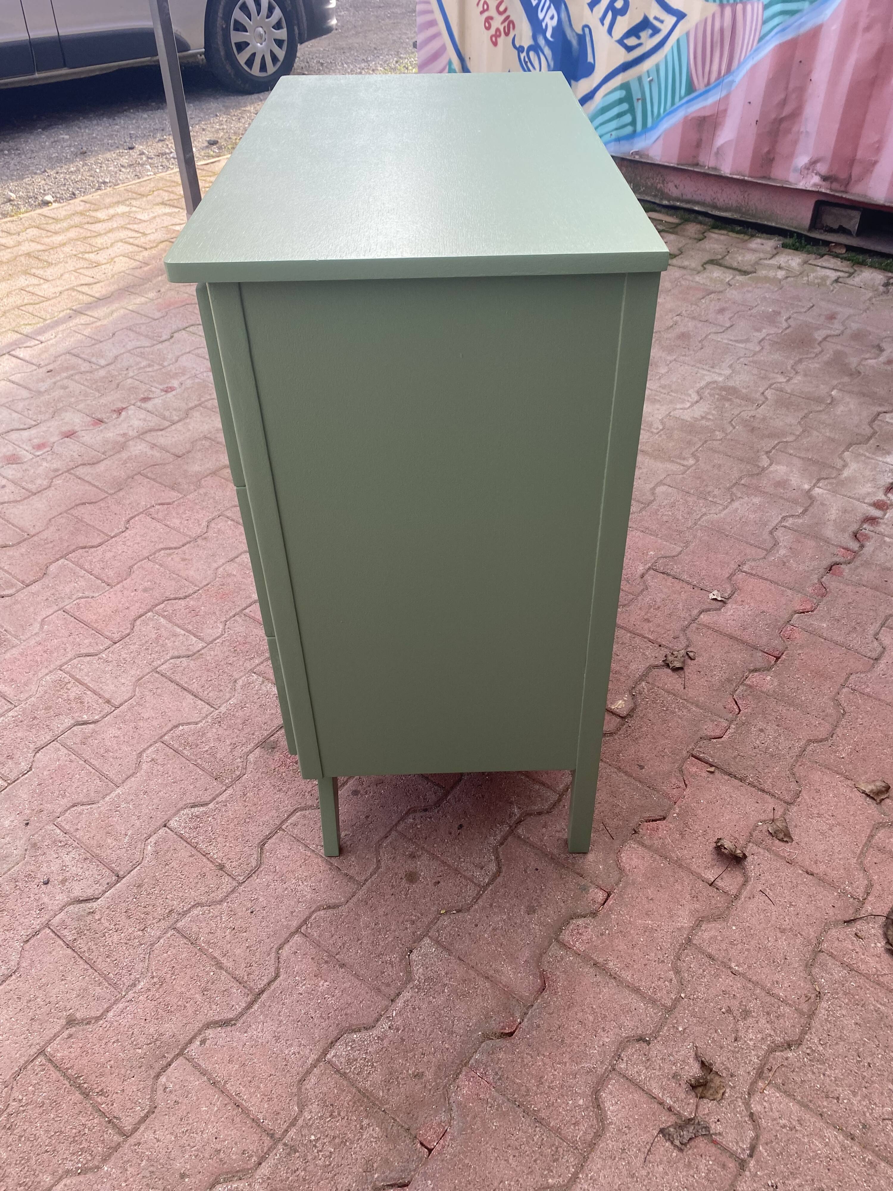 Small chest of drawers