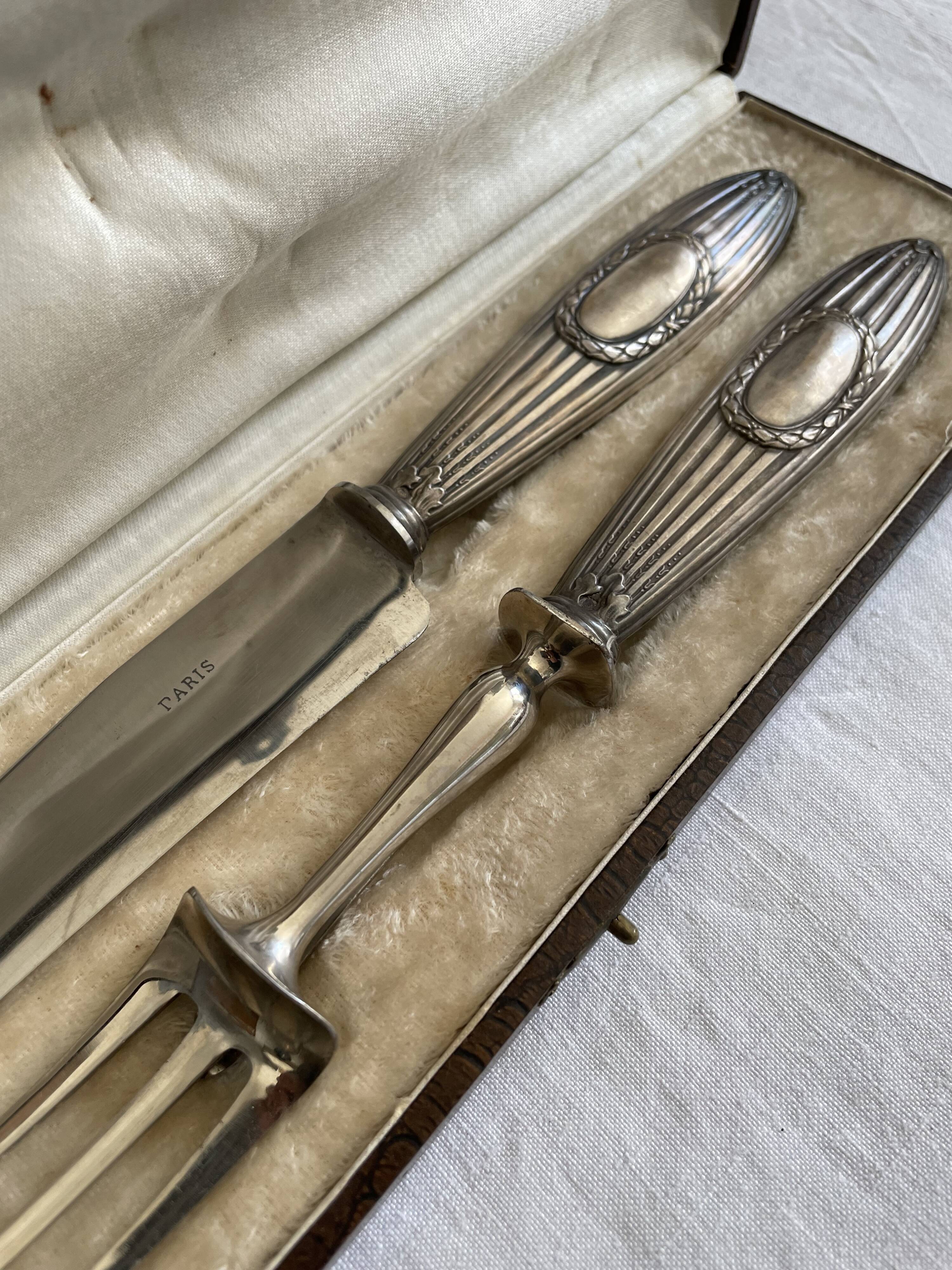Service of silver leg cutlery in their case