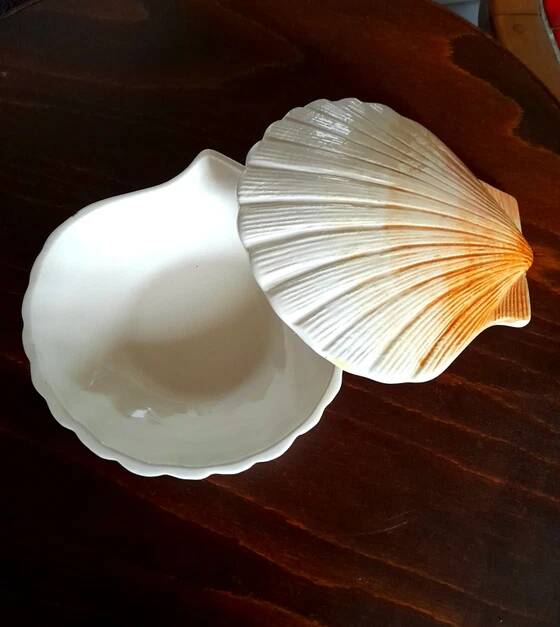 Ceramic shell 1960