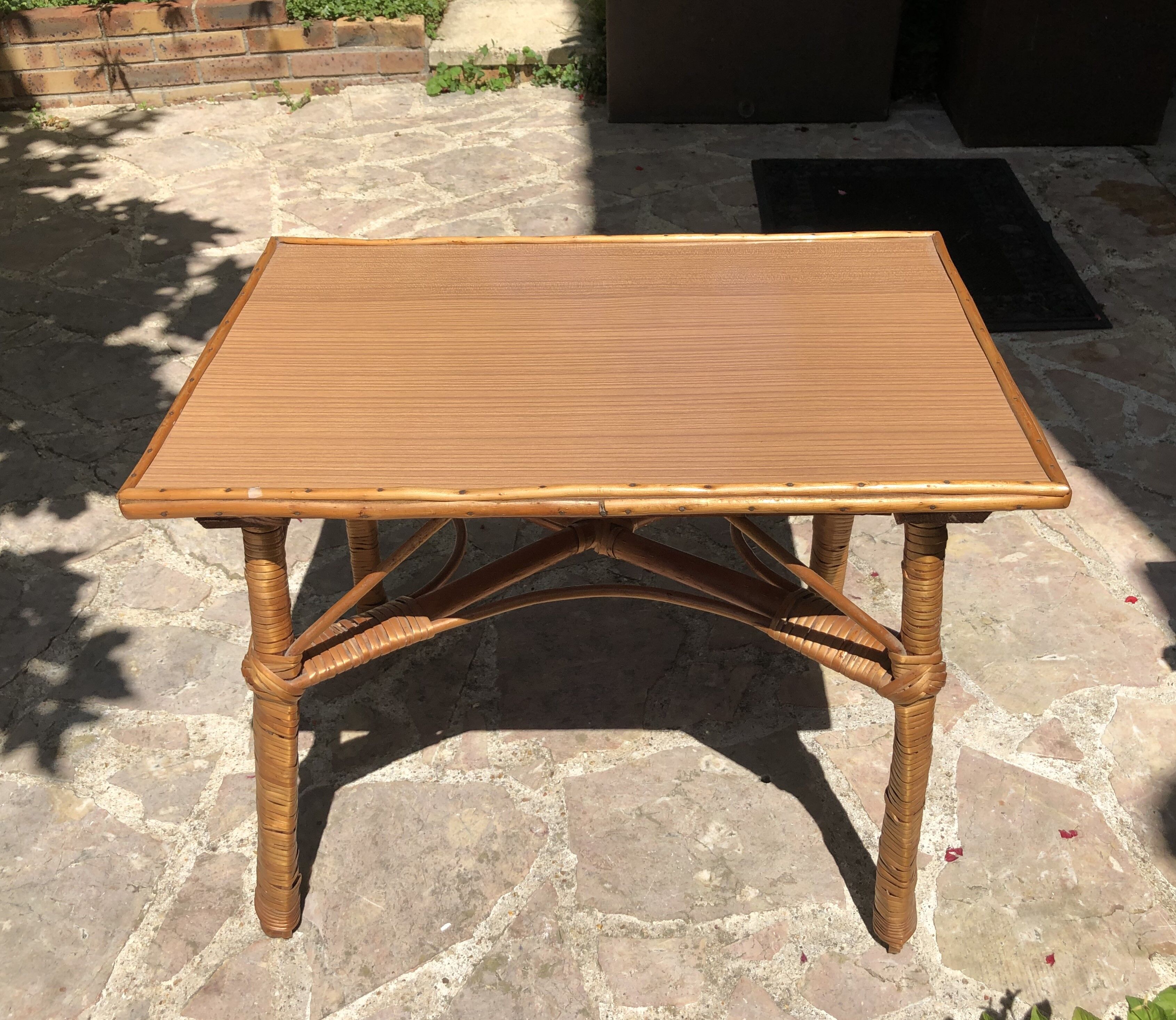 Vintage coffee table in wicker and formica
