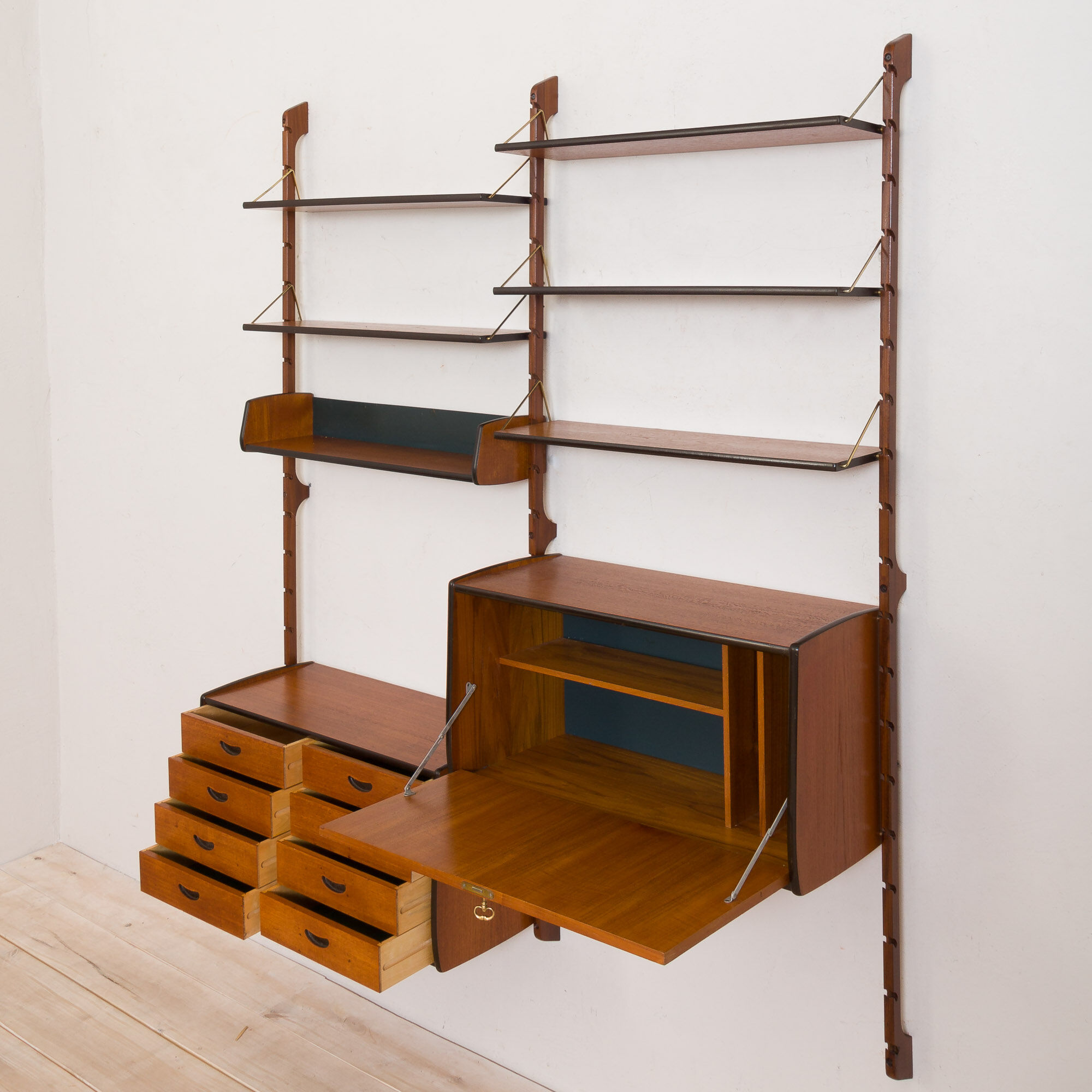 Ergo Wall Unit in teak with 6 shelves and 2 cabinets by John Texmon for Blindheim Møbelfabrikk, 2 ba