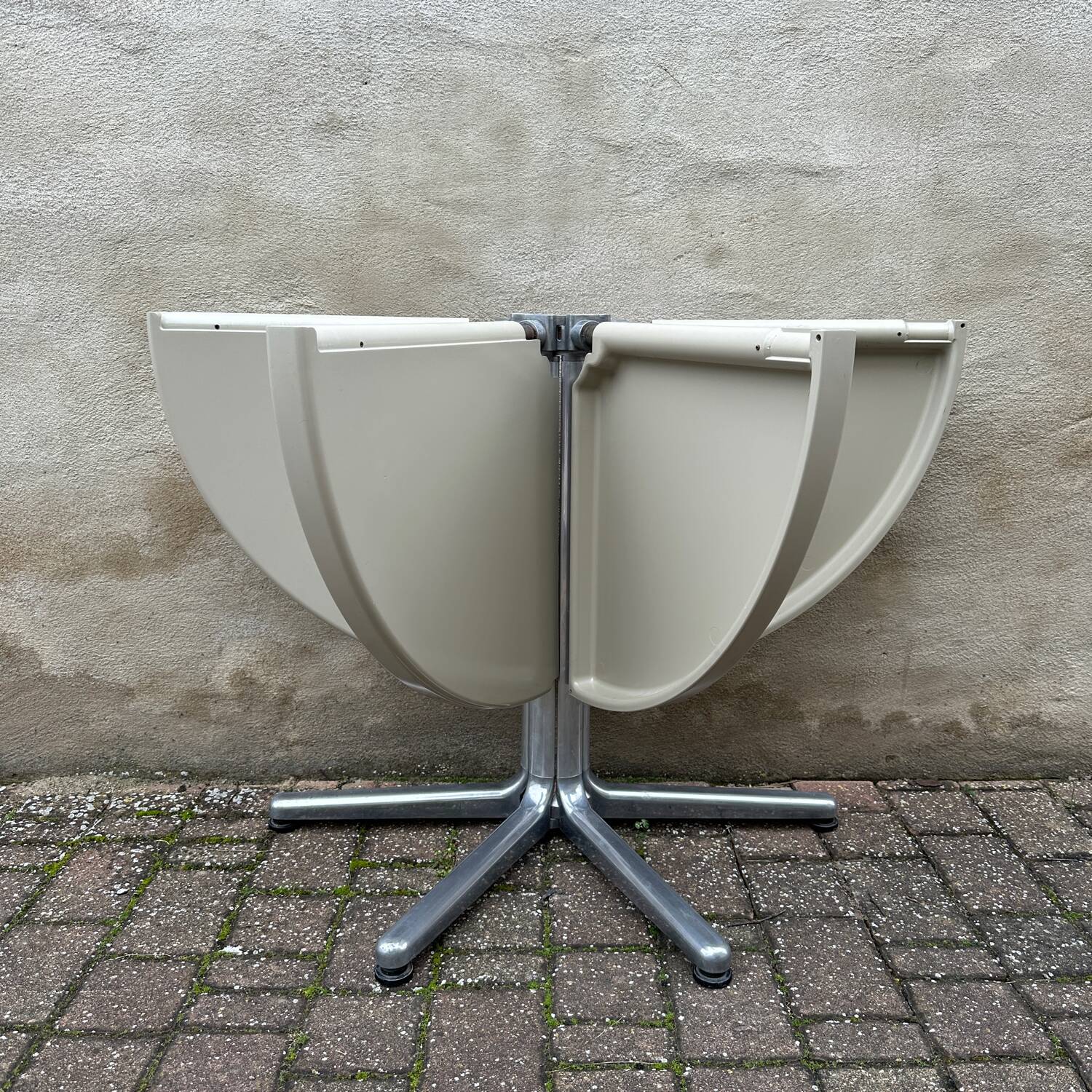Giancarlo Piretti plano table for Castelli