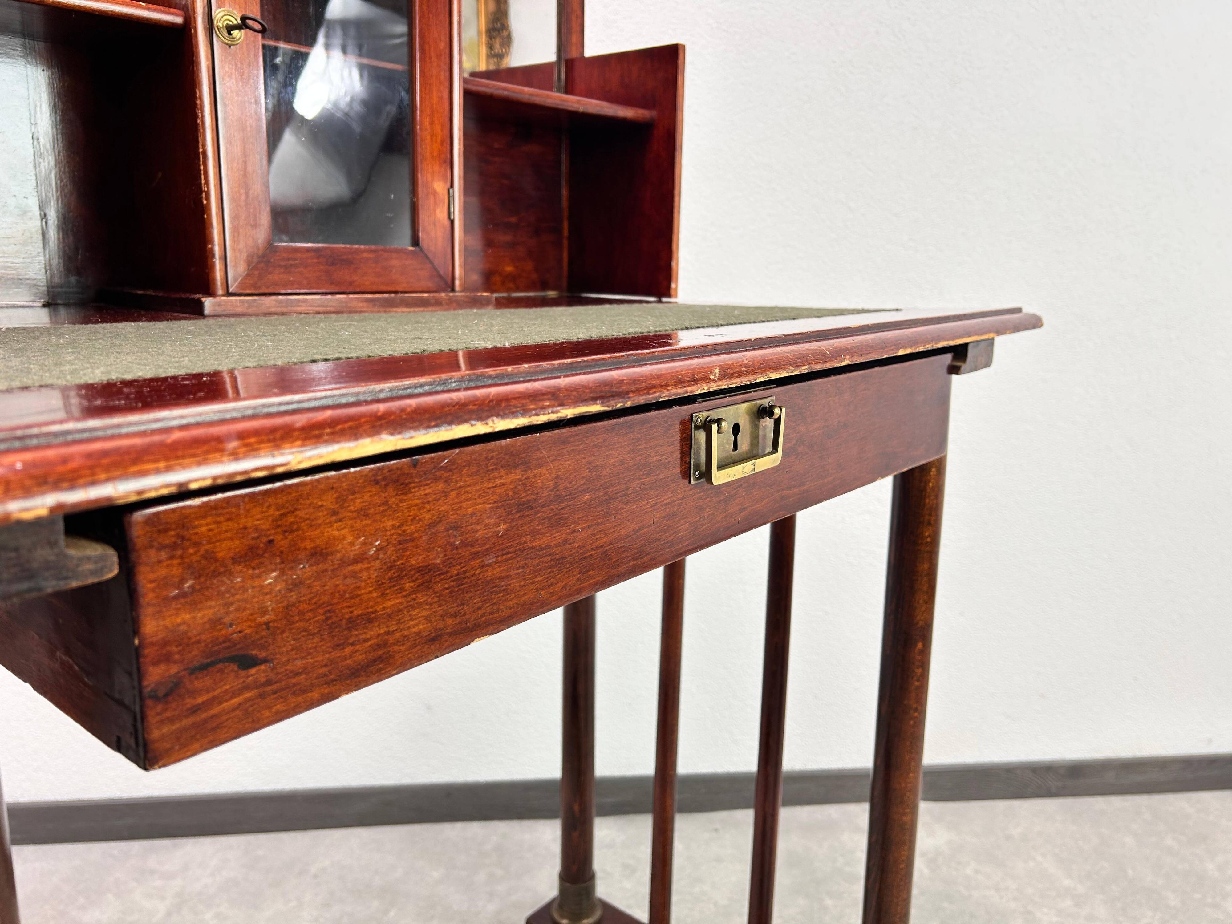 Small writing table secession