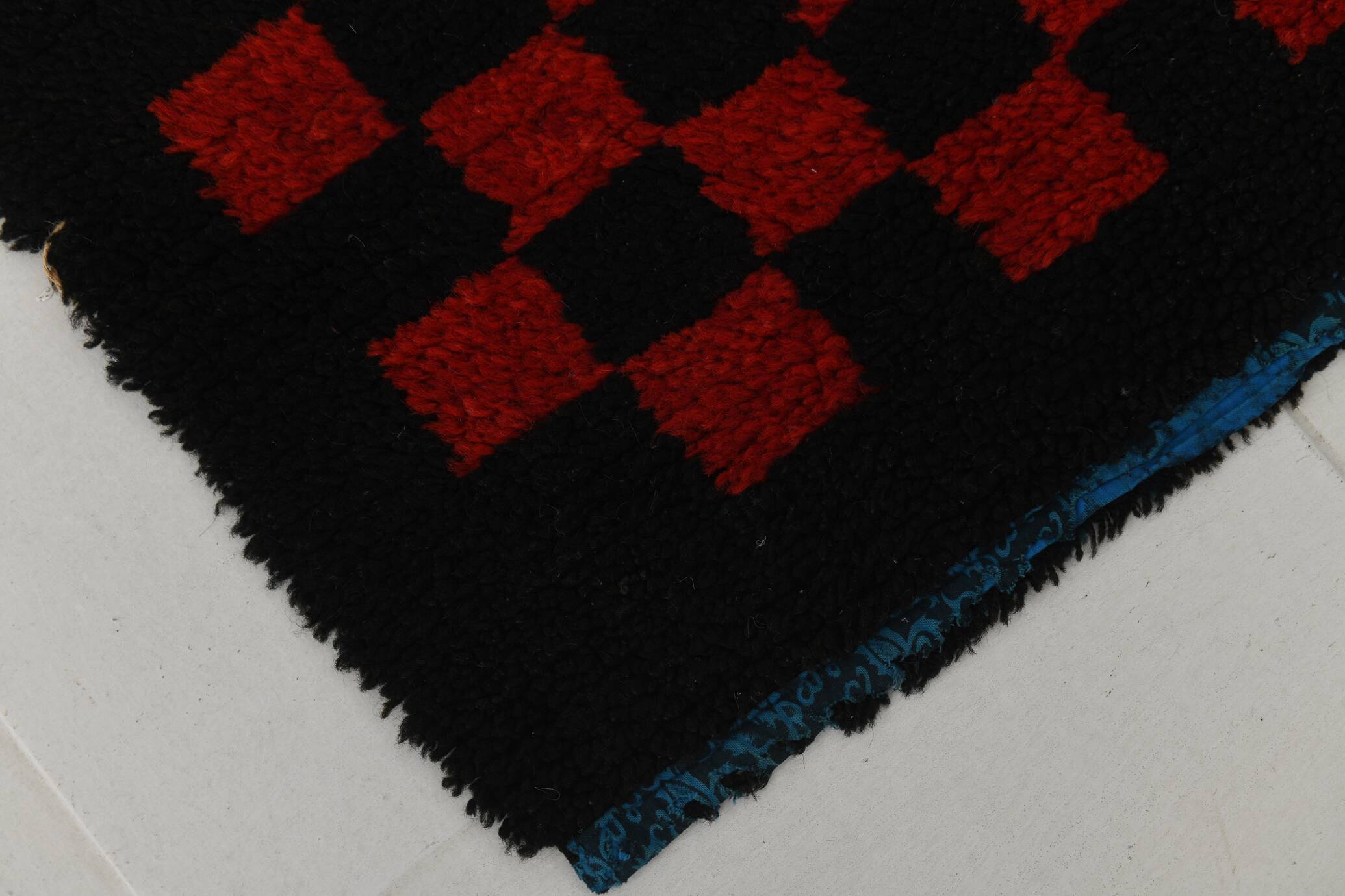 3x6 Red Black Checkered Wool Vintage Rug, 107x180Cm SK 70252
