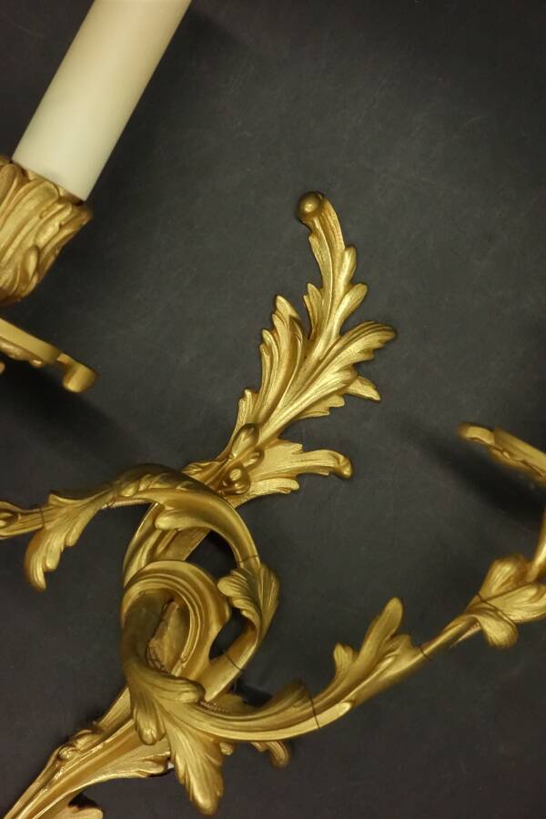 Large pair of stamped wall sconces in Louis XV style - gilded bronze