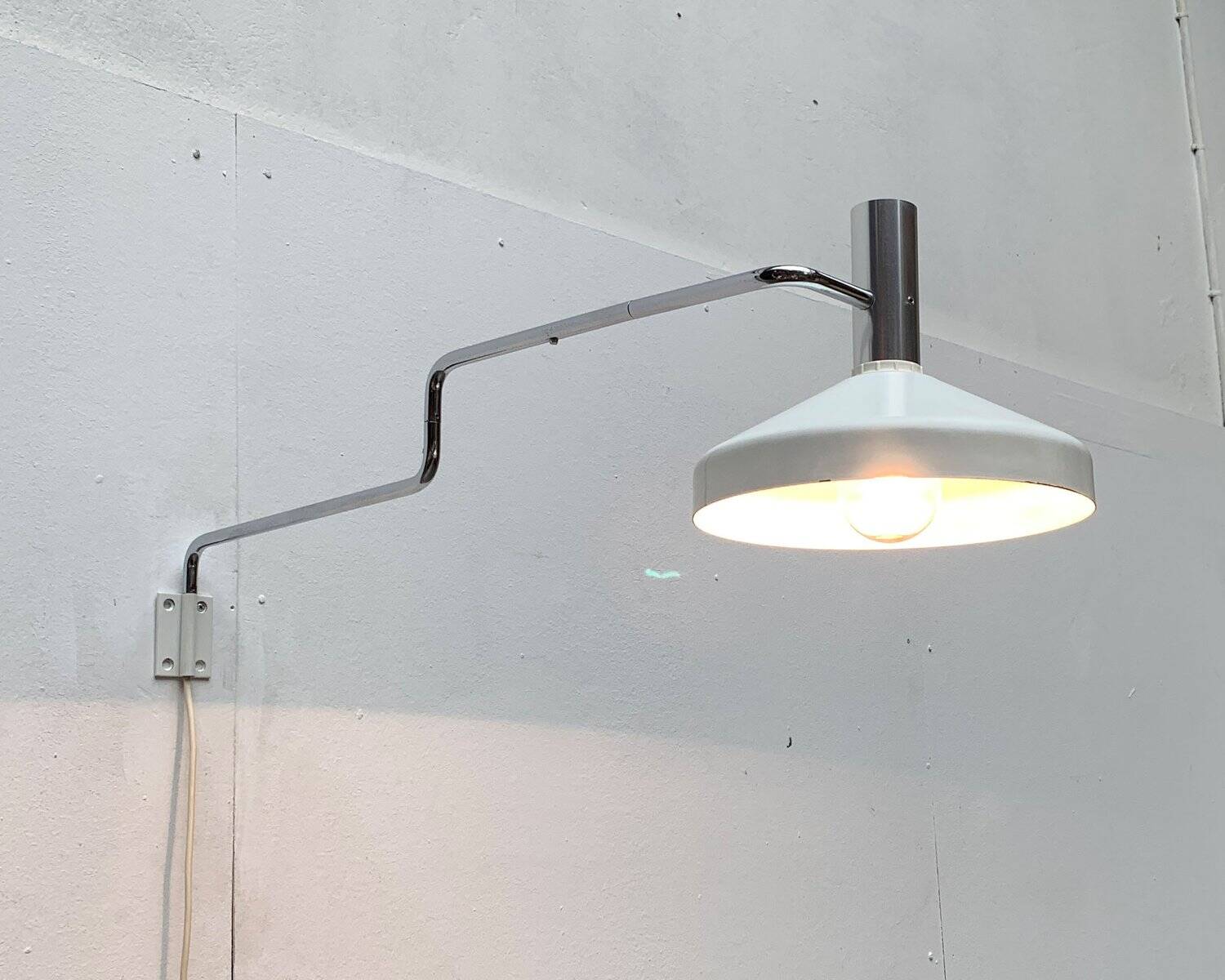 Swiss wall lamp Pentarkus mid-century by Rosemarie and Rico Baltensweiler for Baltensweiler, 1950s.