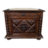 Coffre à linge de palier en hêtre et noyer massif, style louis xiii – fin xixe