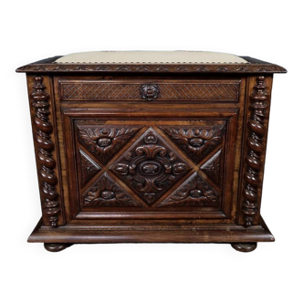 Landing Linen Chest in Solid Beech and Walnut, Louis XIII Style – Late 19th Century