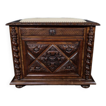 Landing Linen Chest in Solid Beech and Walnut, Louis XIII Style – Late 19th Century