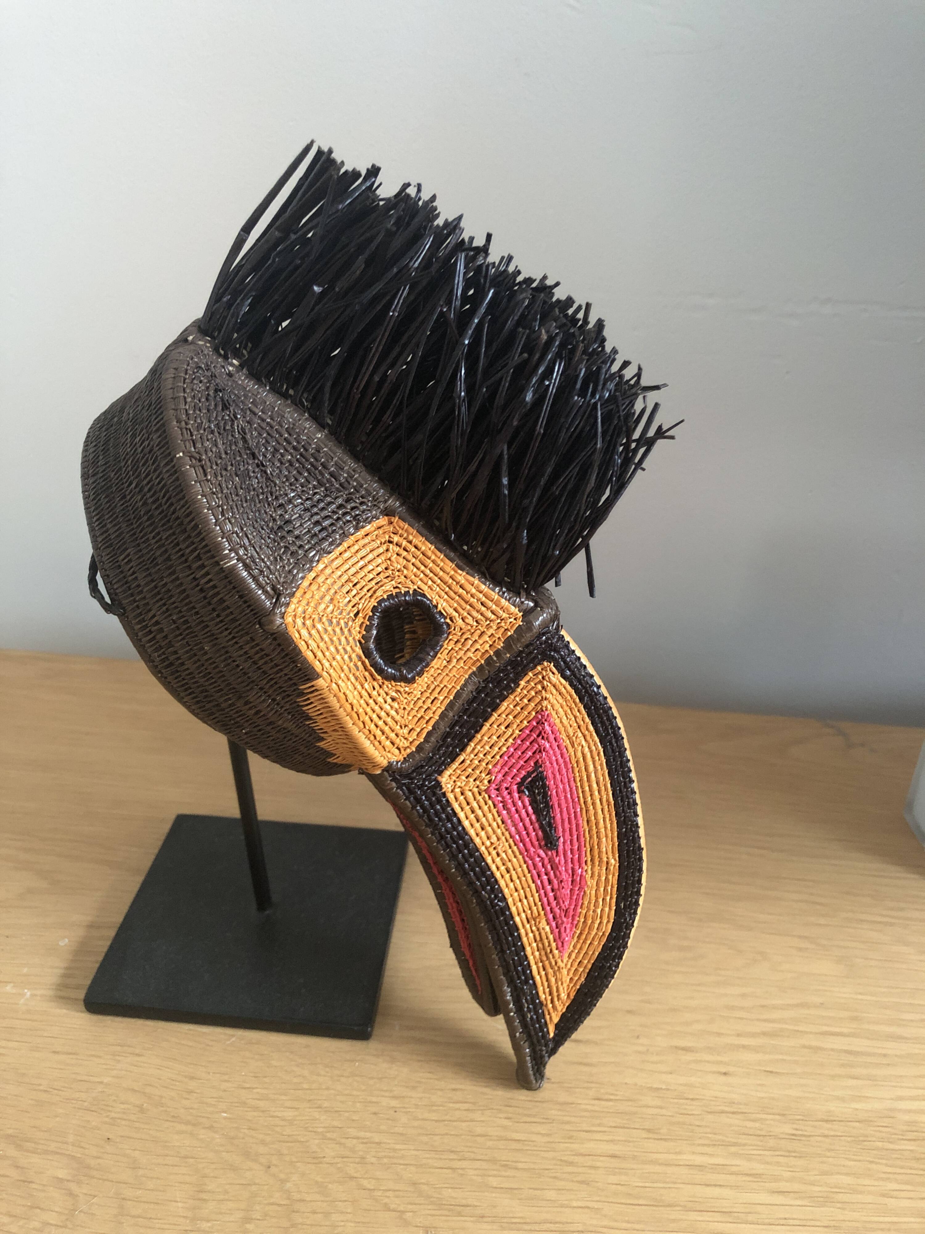 Parrot mask made of woven fibres