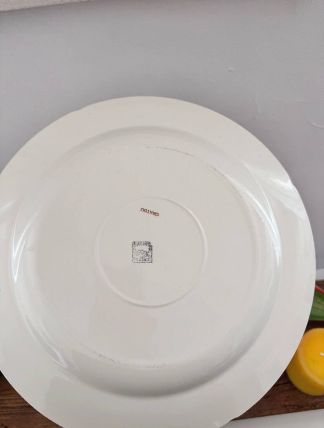 Pastel yellow dish Salins