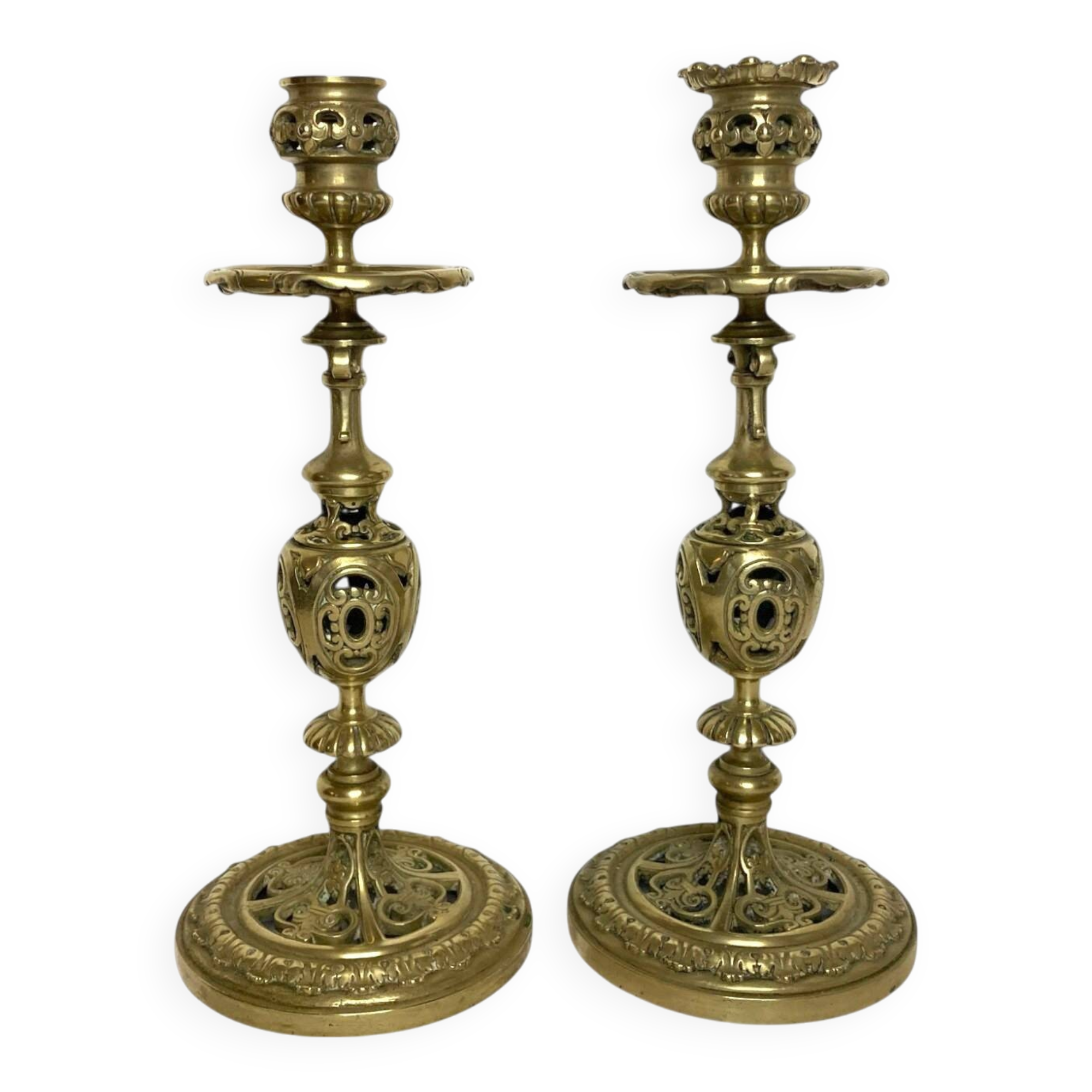 Pair of bronze torches chiseled with foliage, 19th century