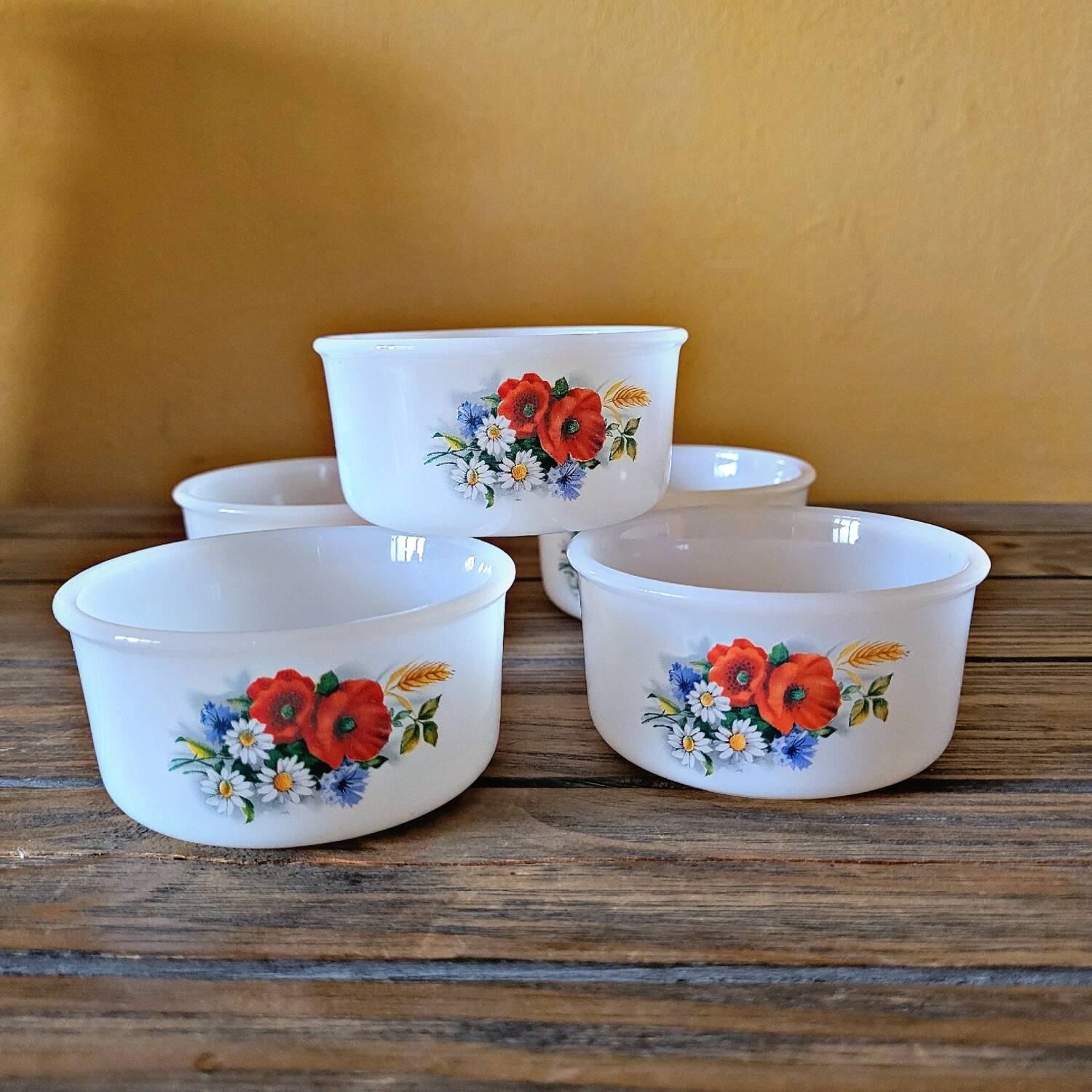 5 Arcopal ramekins poppy model