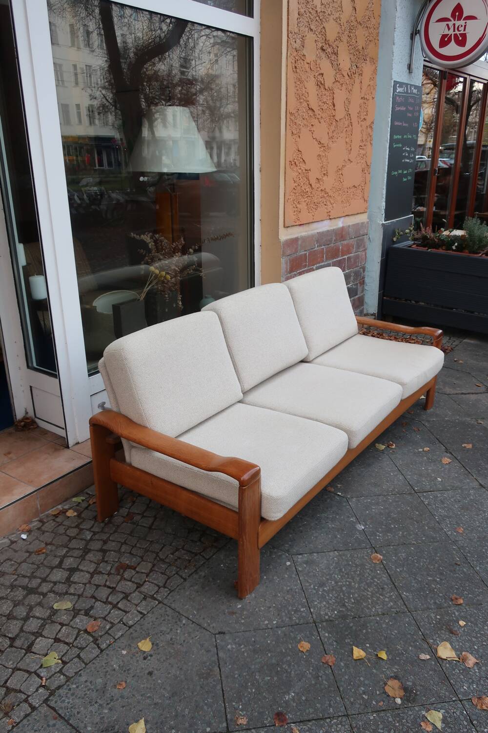 Scandinavian sofa in oak and wool from the 60s