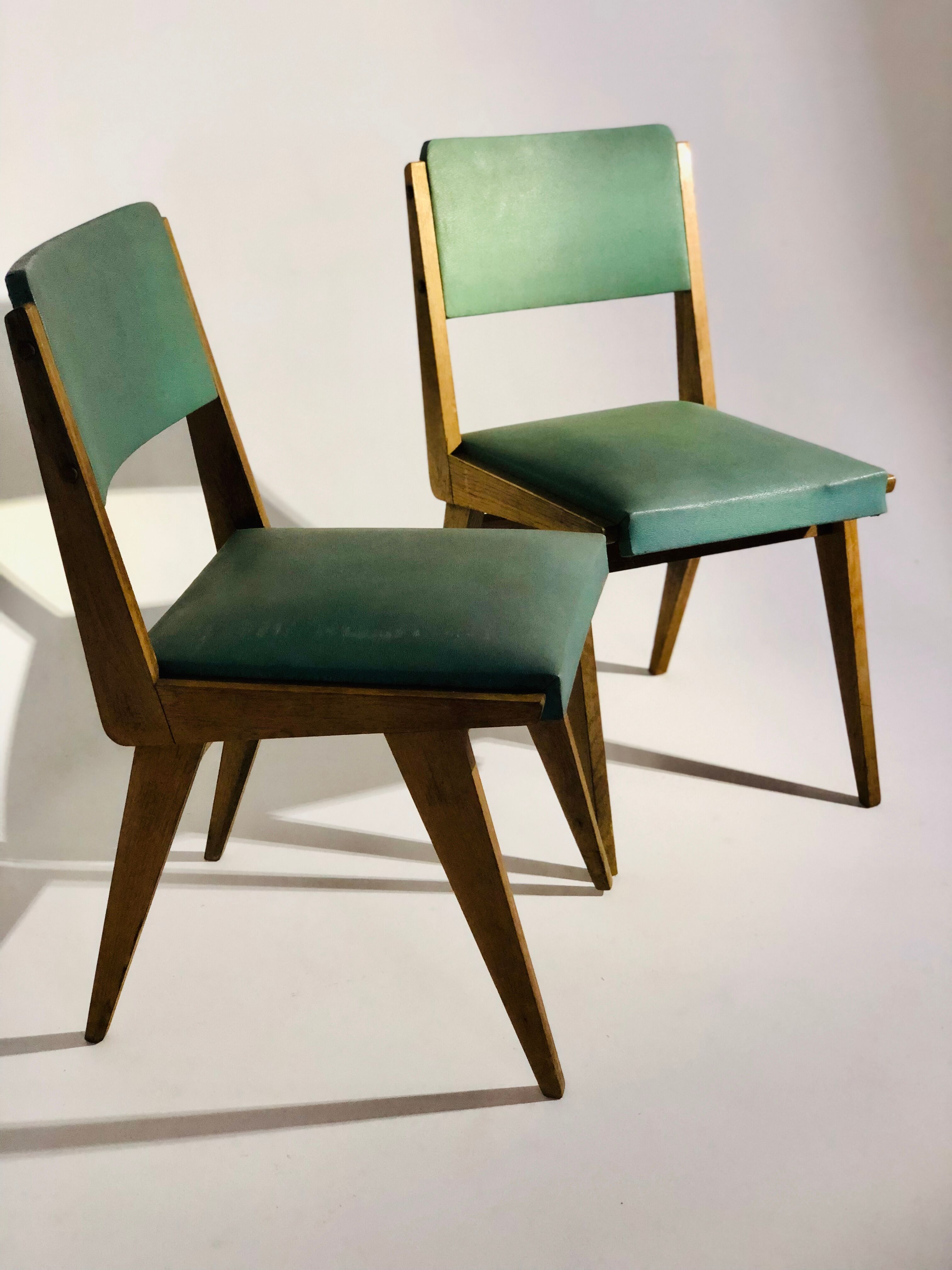 Pair of vintage chairs Maurice Pré - Oak and skaï