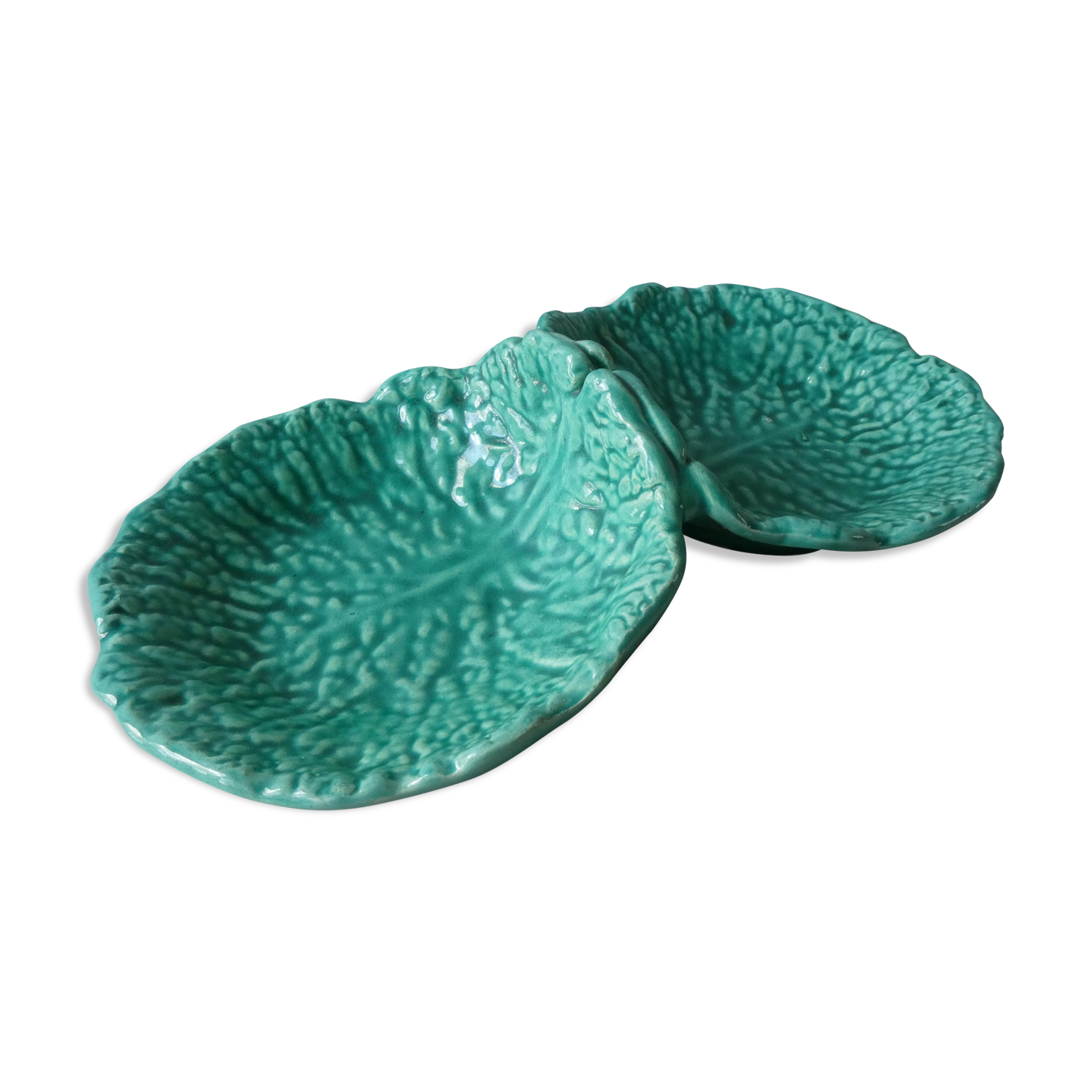 Double ceramic cups shape cabbage leaves