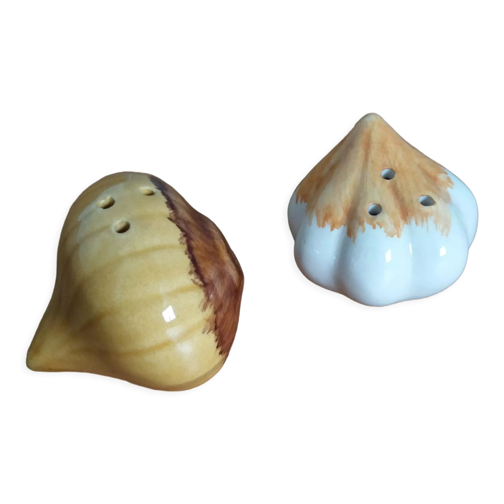 Pepper salt shaker shaped garlic and onion