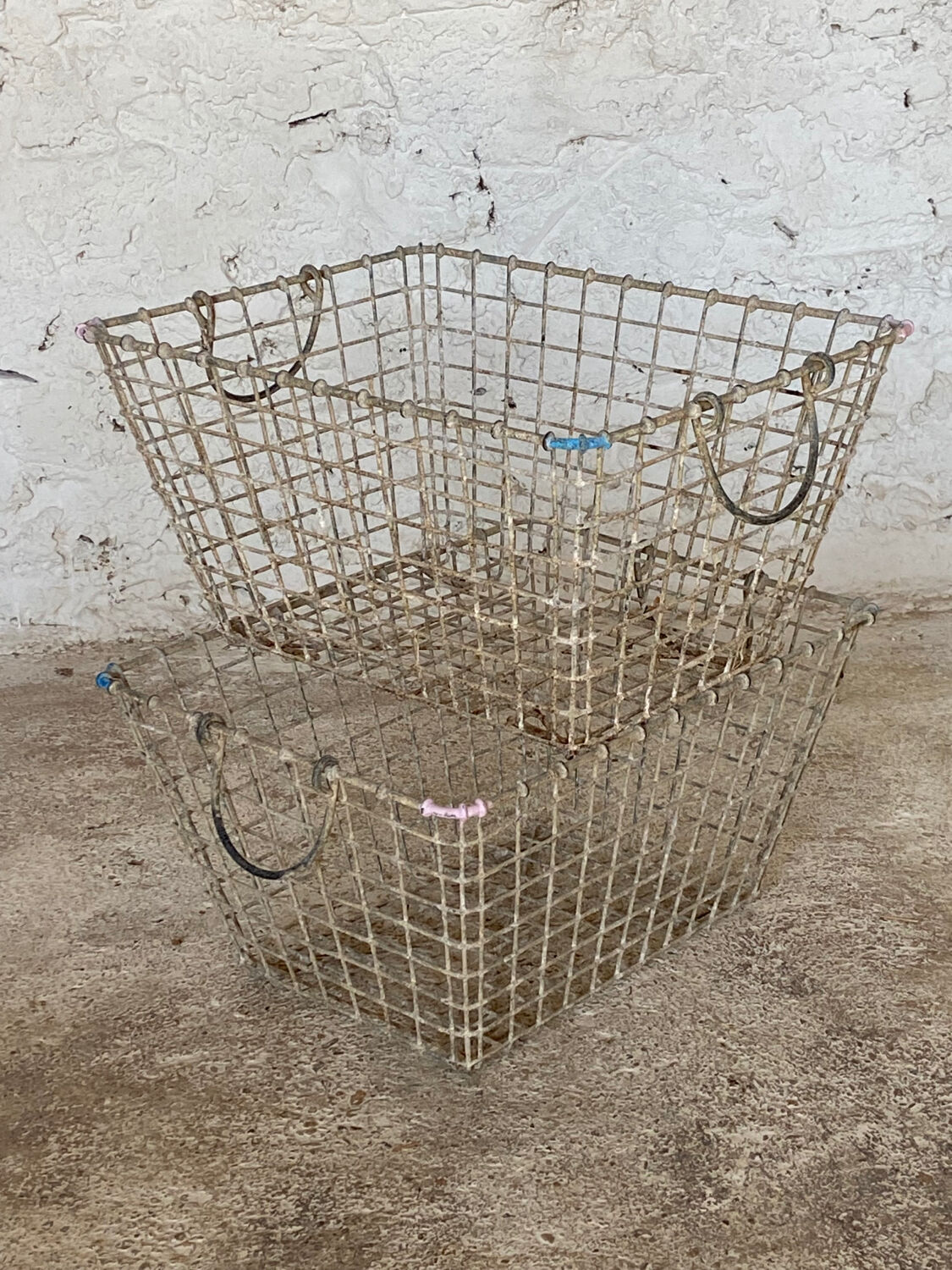 Paire de caisses de rangements en métal