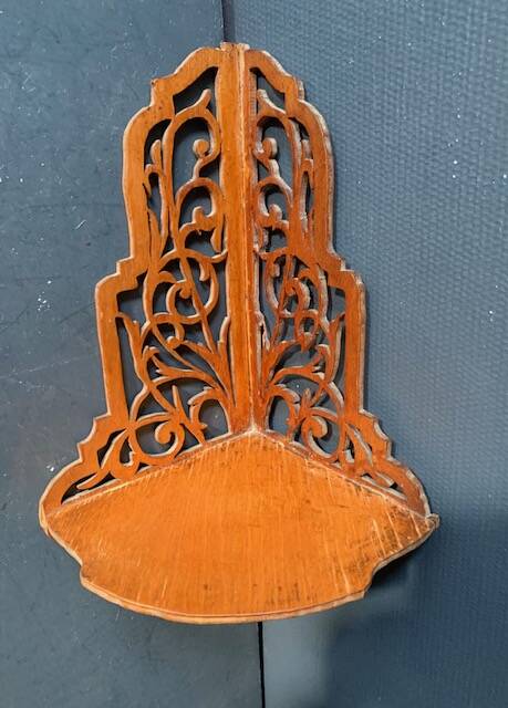 Old wall corner shelf in cut wood from the 1900s