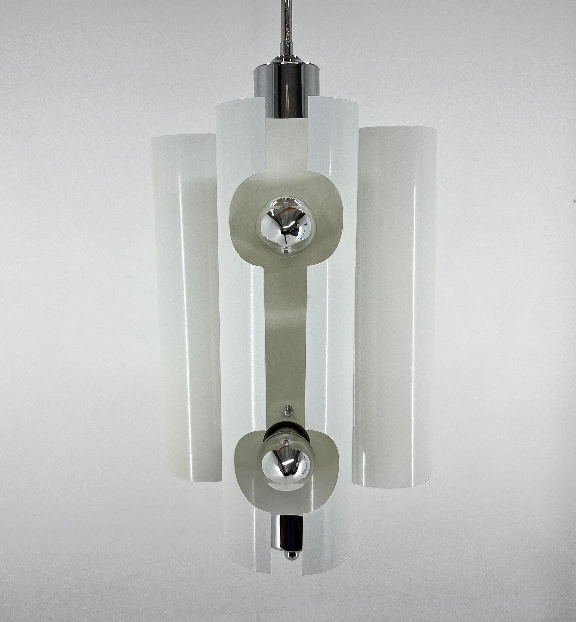 Mid-century italian space age pendant light in chrome and white lacquered metal