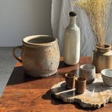 Large stoneware pot with ribbed handle H16