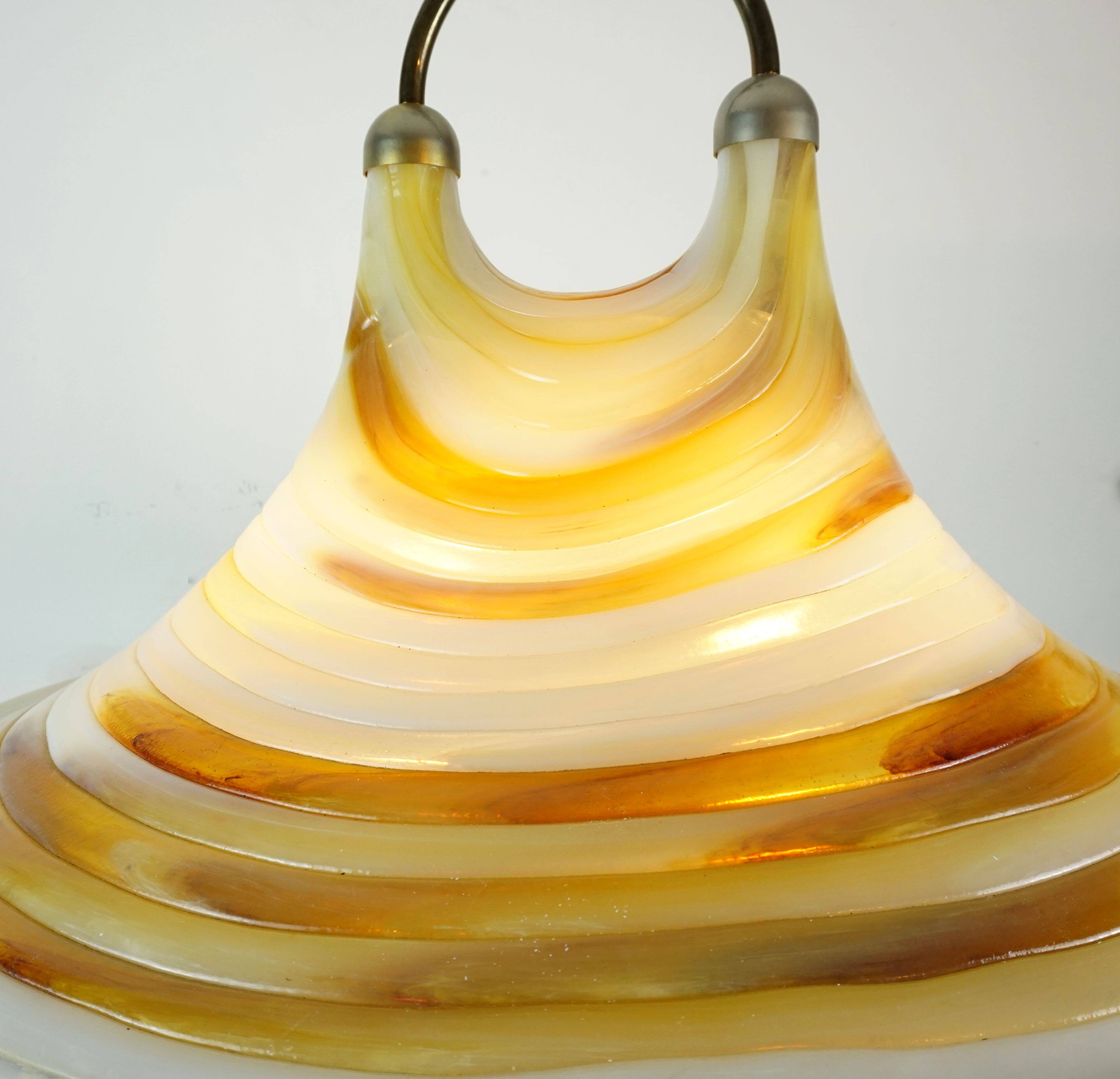 Grande lampe suspendue cosack en acrylique et laiton des années 1970 style spatial